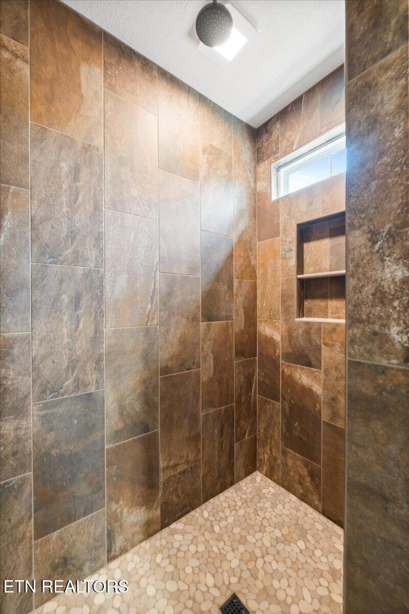 179 Storm Lane Jacksboro TN 37757