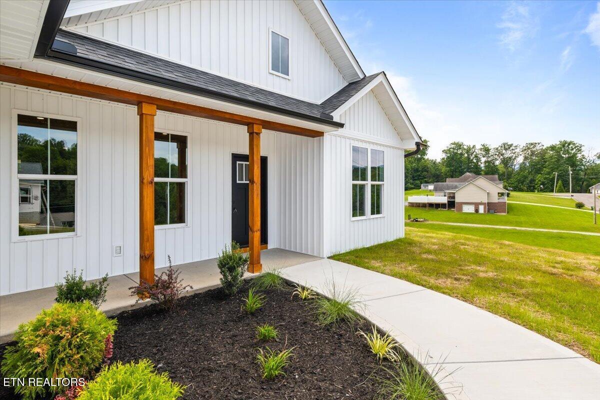 179 Storm Lane Jacksboro TN 37757