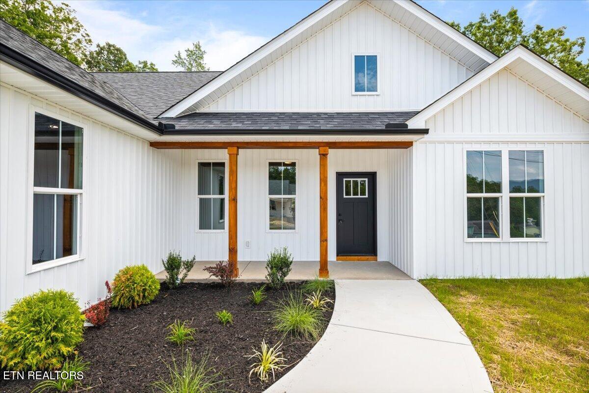 179 Storm Lane Jacksboro TN 37757