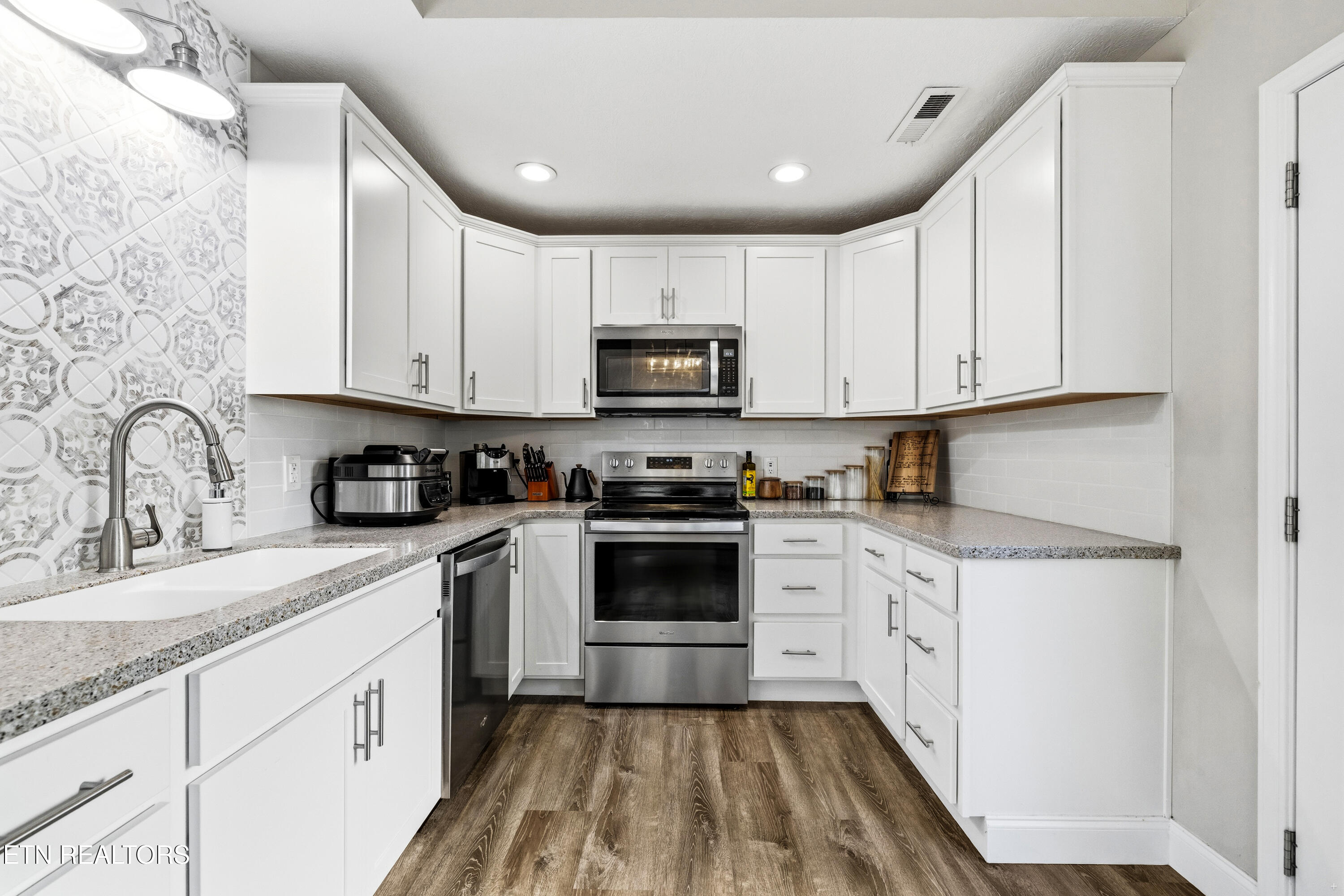 1126 Overton Place Knoxville TN 37917