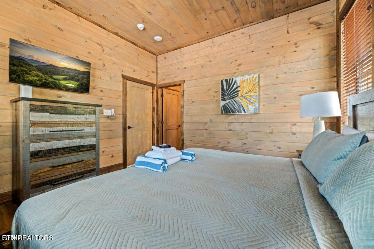 2009 Smoky Cove Road Sevierville TN 37876