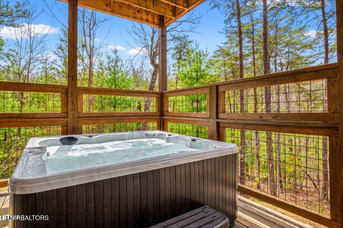 2009 Smoky Cove Road Sevierville TN 37876