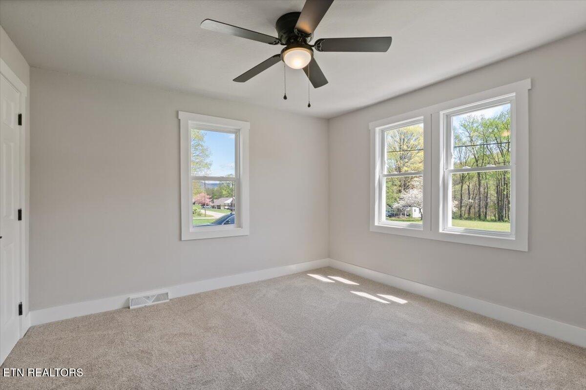 328 Lake Lane Caryville TN 37714