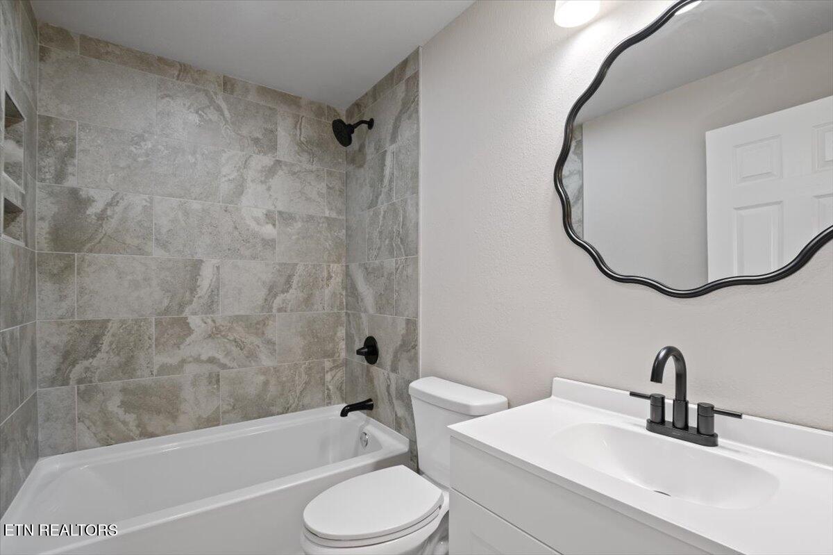 328 Lake Lane Caryville TN 37714