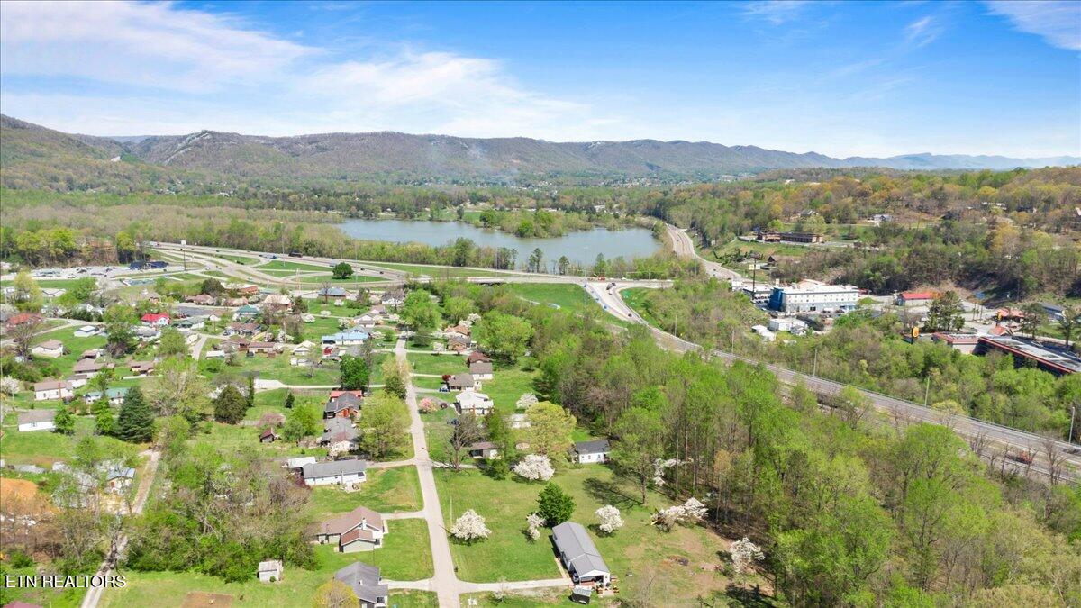 328 Lake Lane Caryville TN 37714