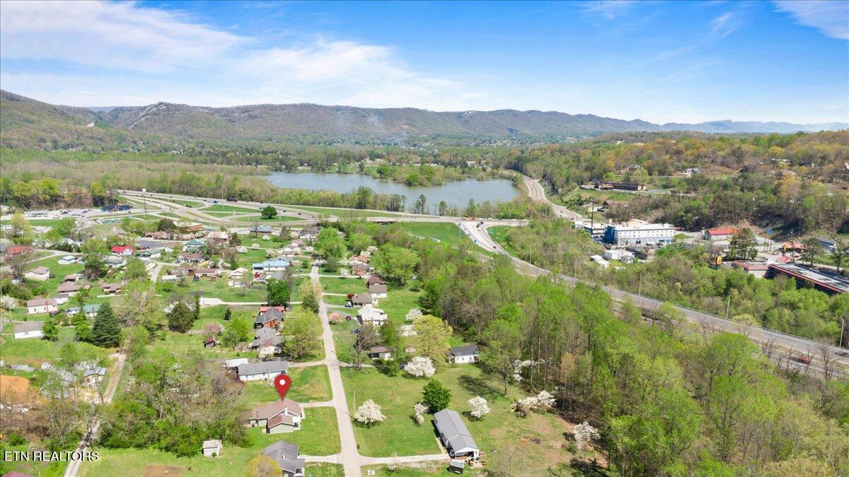 328 Lake Lane Caryville TN 37714