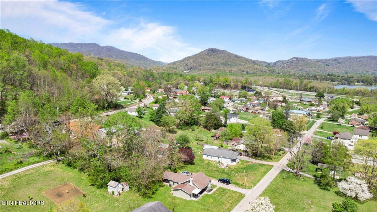 328 Lake Lane Caryville TN 37714