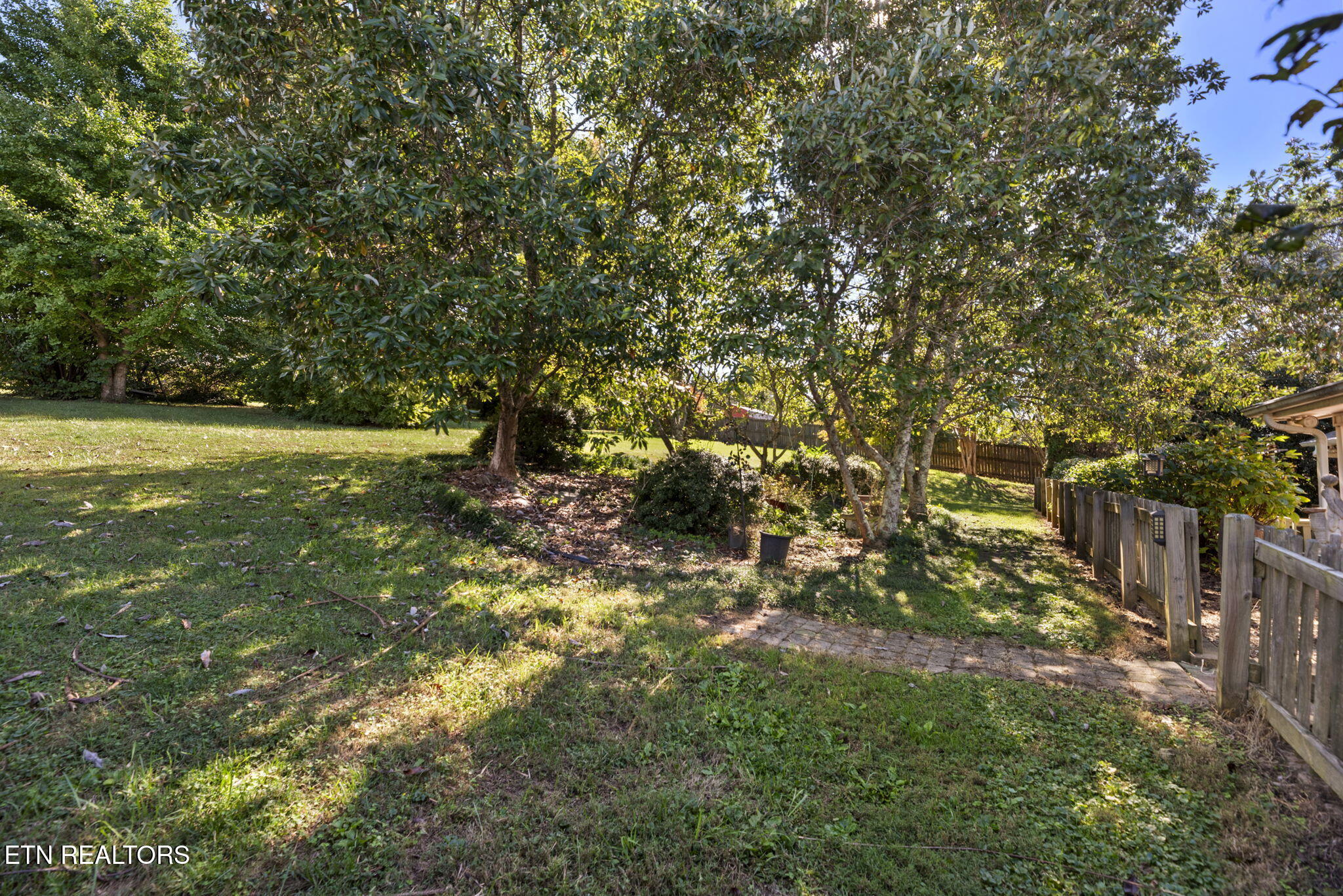 207 Laurel Road Clinton TN 37716