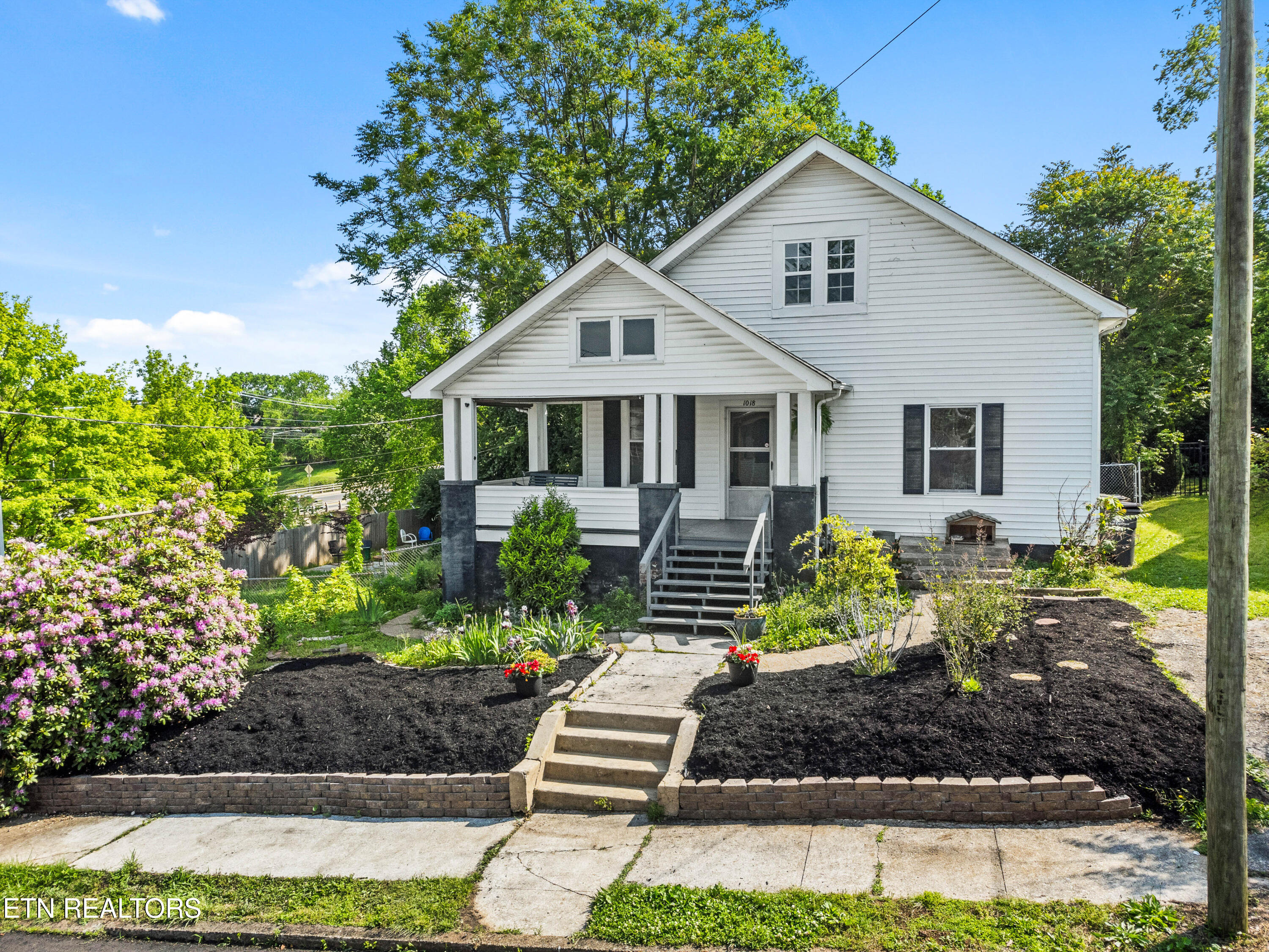 1018 NE Thompson Place Knoxville TN 37917