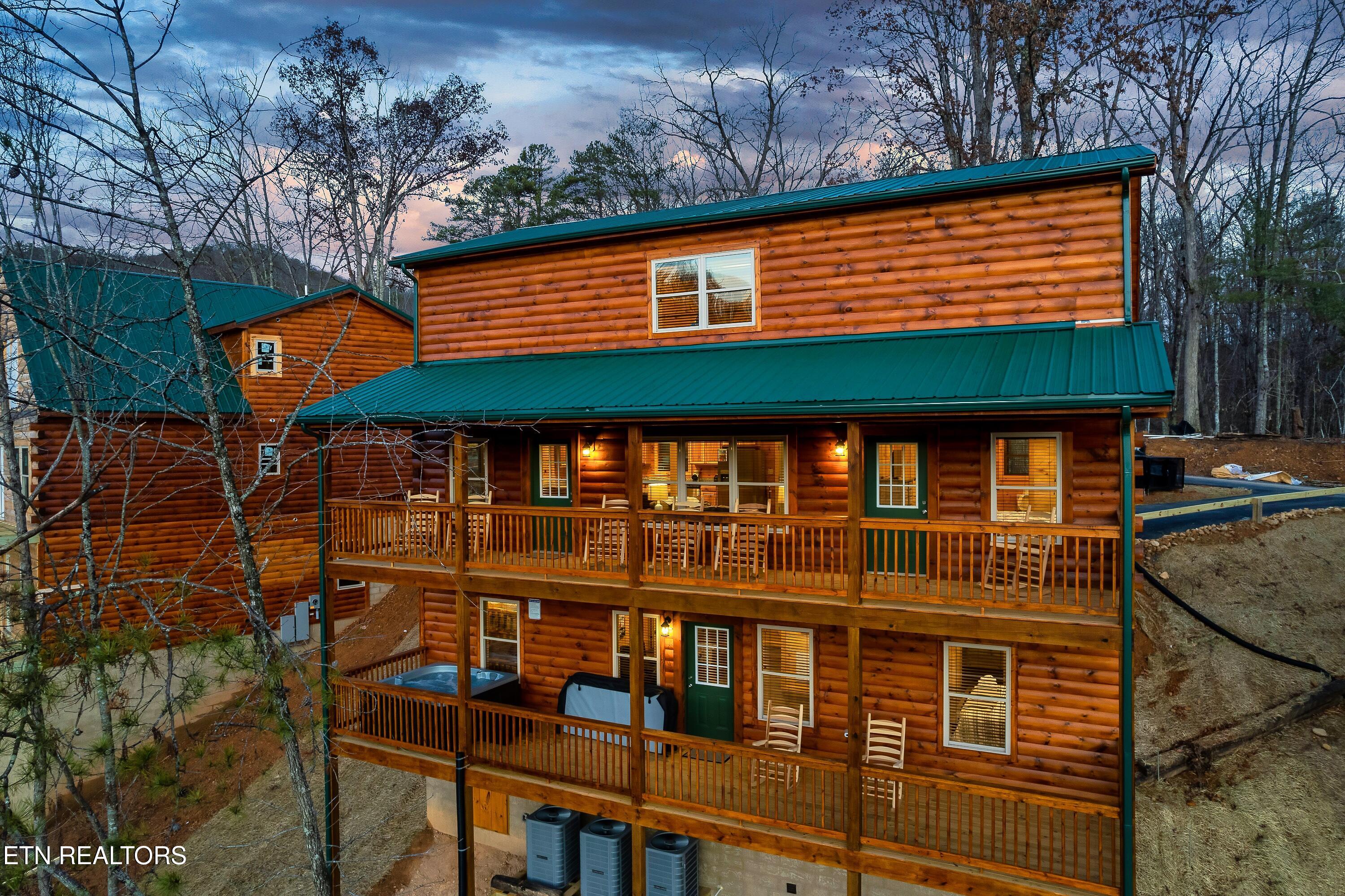 809 String Run Way Pigeon Forge TN 37863