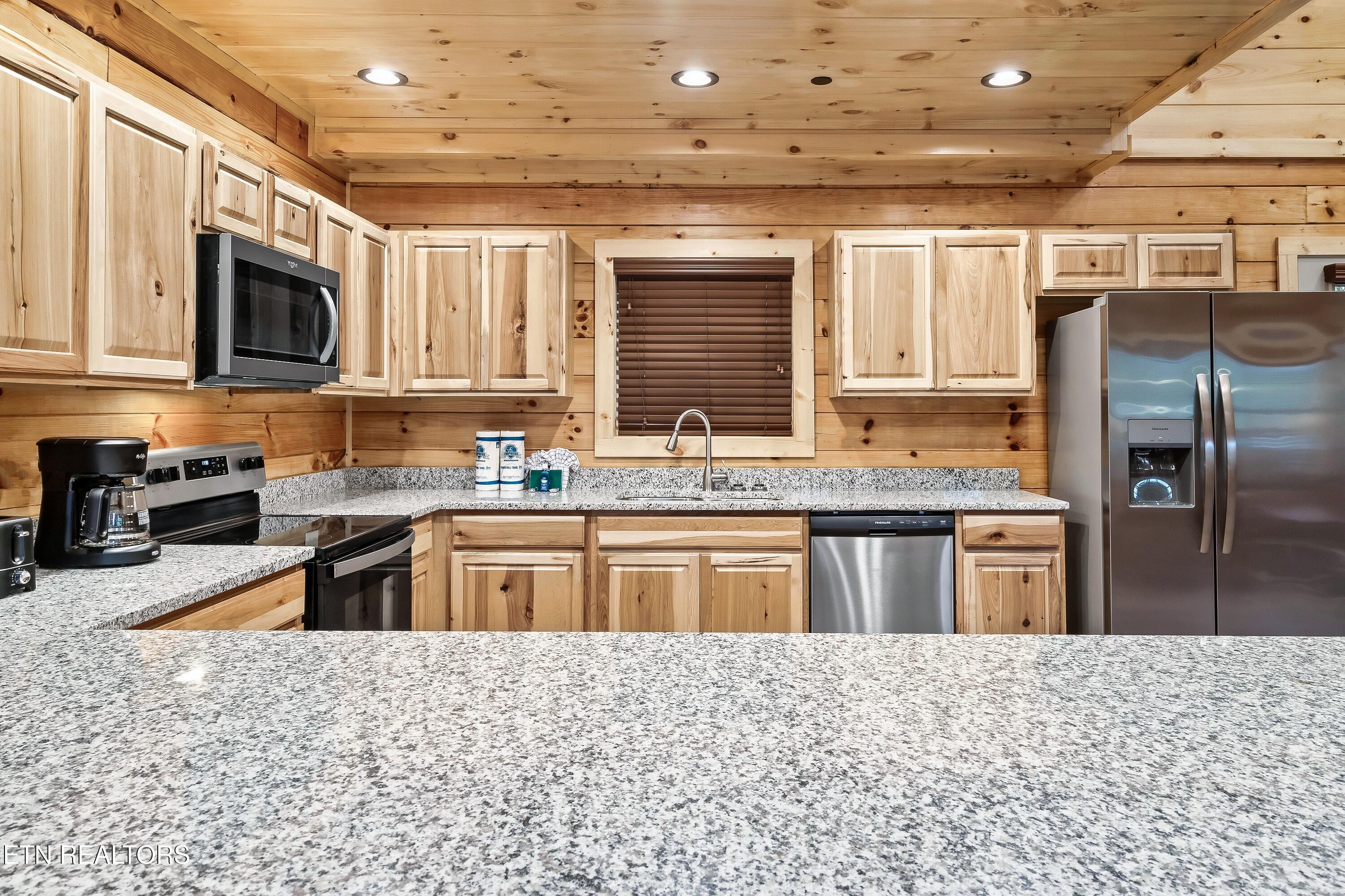 809 String Run Way Pigeon Forge TN 37863