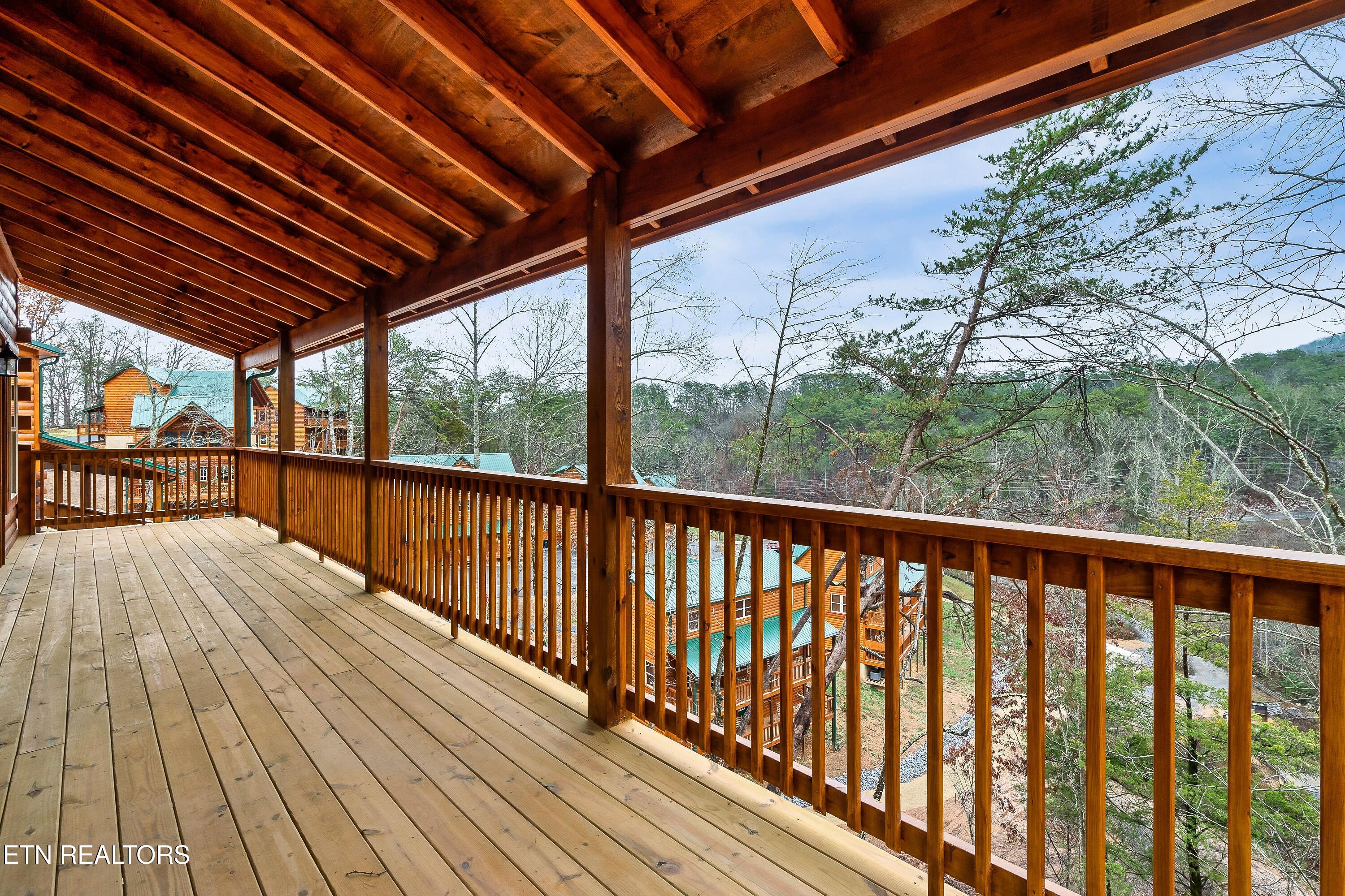 809 String Run Way Pigeon Forge TN 37863