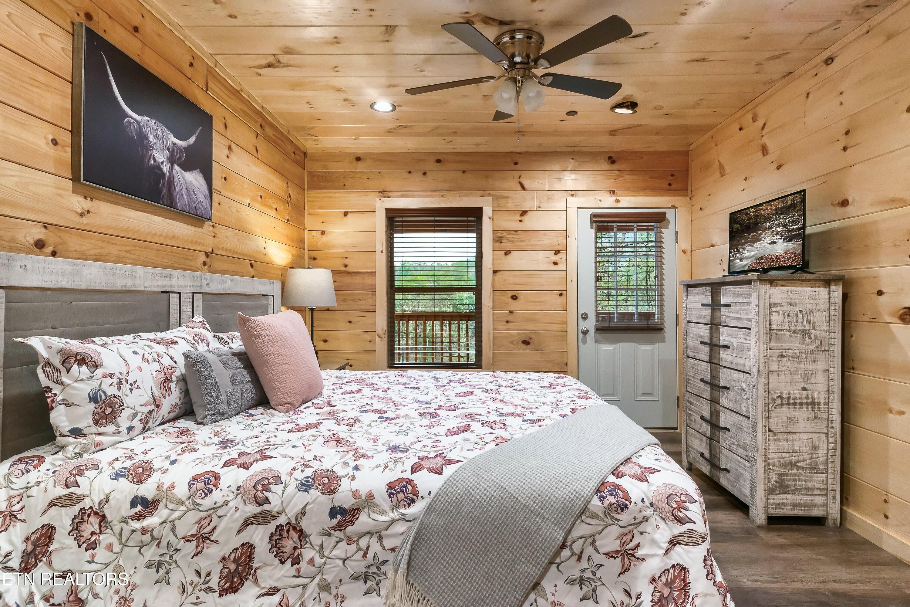 809 String Run Way Pigeon Forge TN 37863