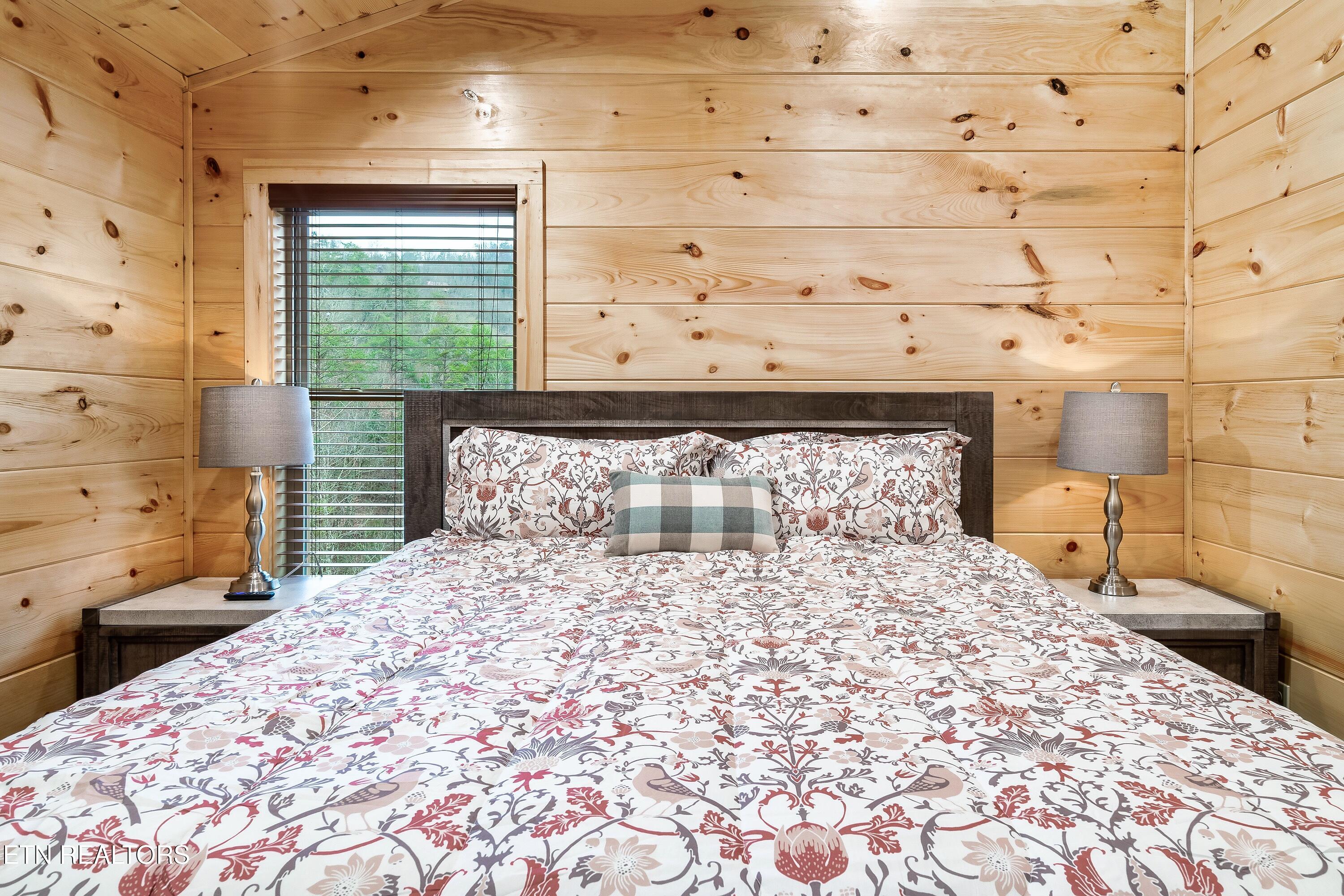 809 String Run Way Pigeon Forge TN 37863
