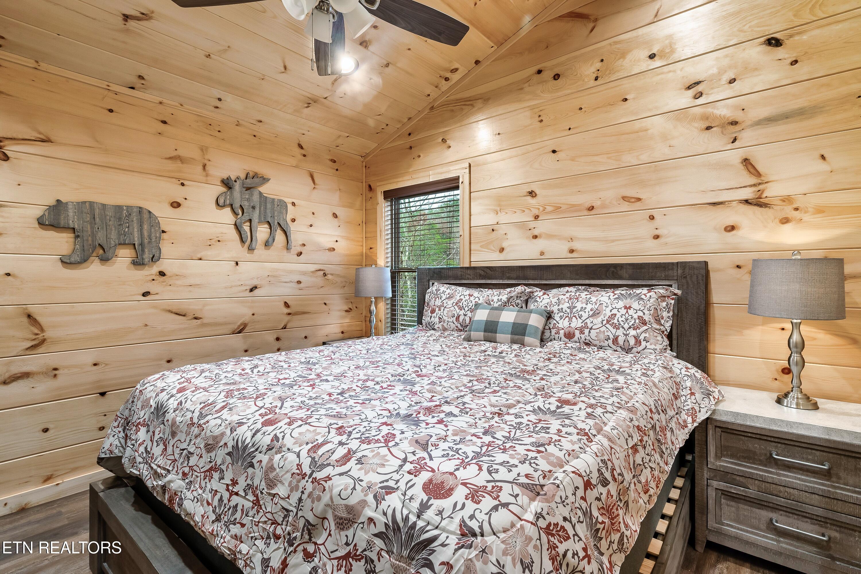 809 String Run Way Pigeon Forge TN 37863