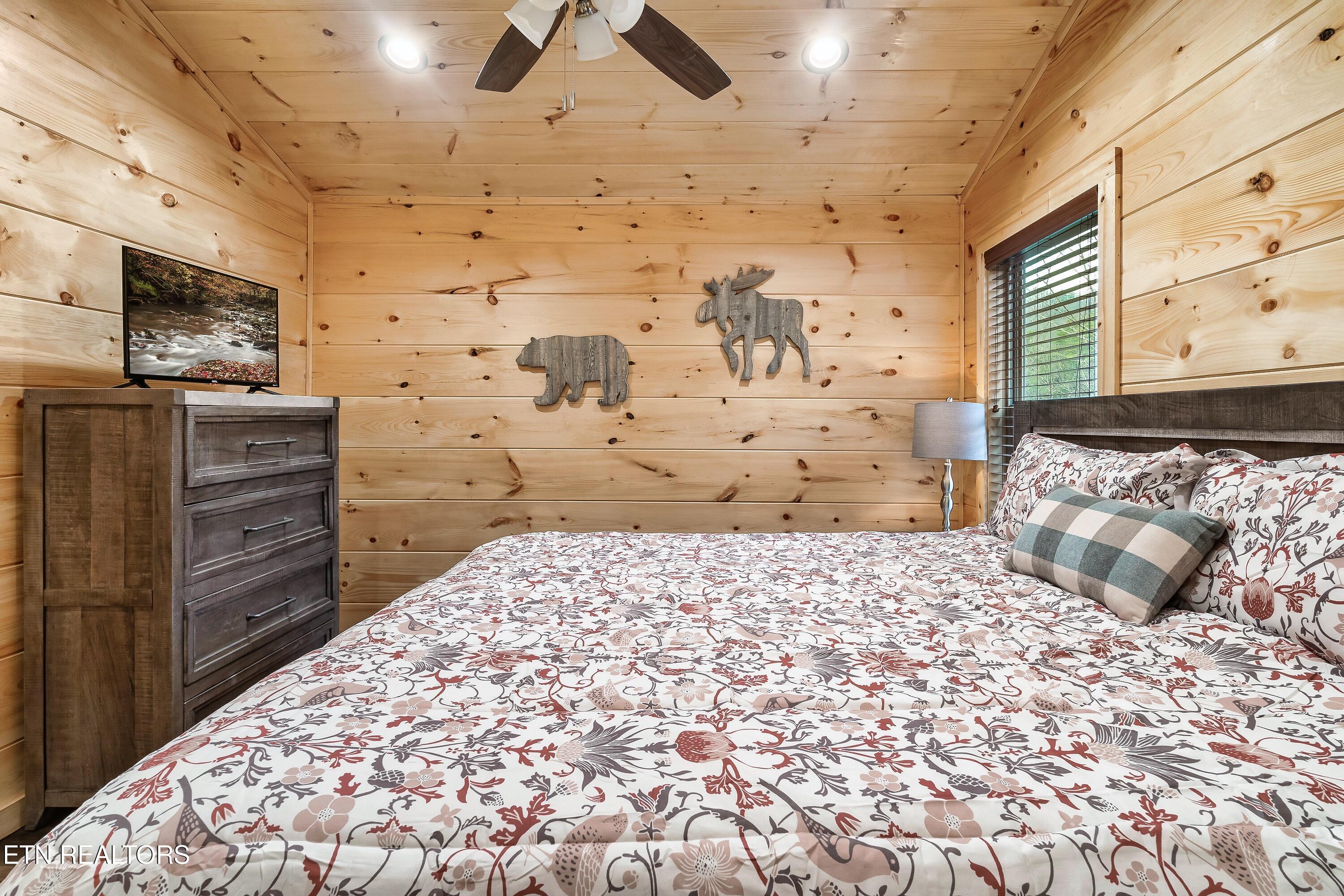 809 String Run Way Pigeon Forge TN 37863