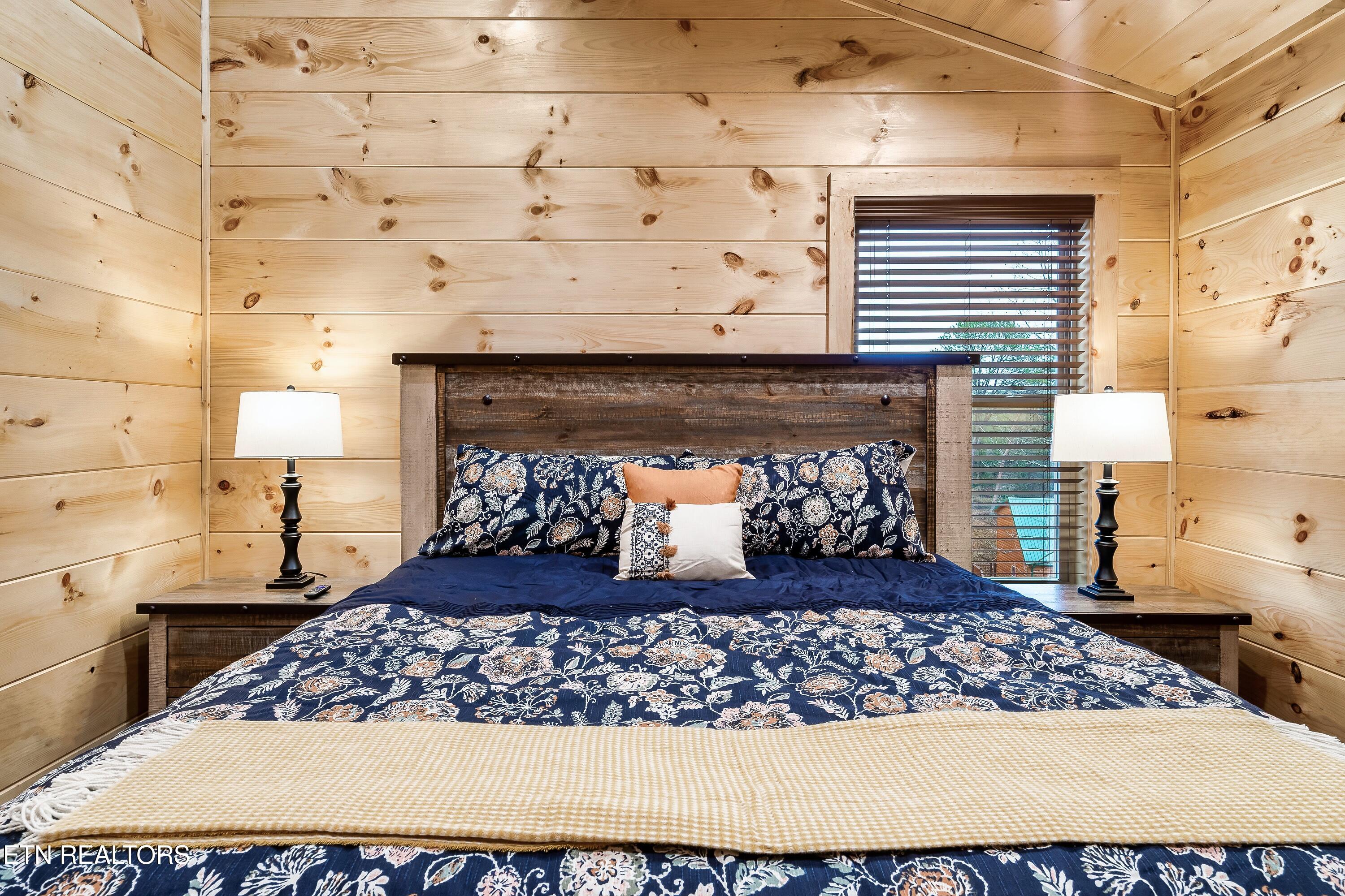 809 String Run Way Pigeon Forge TN 37863