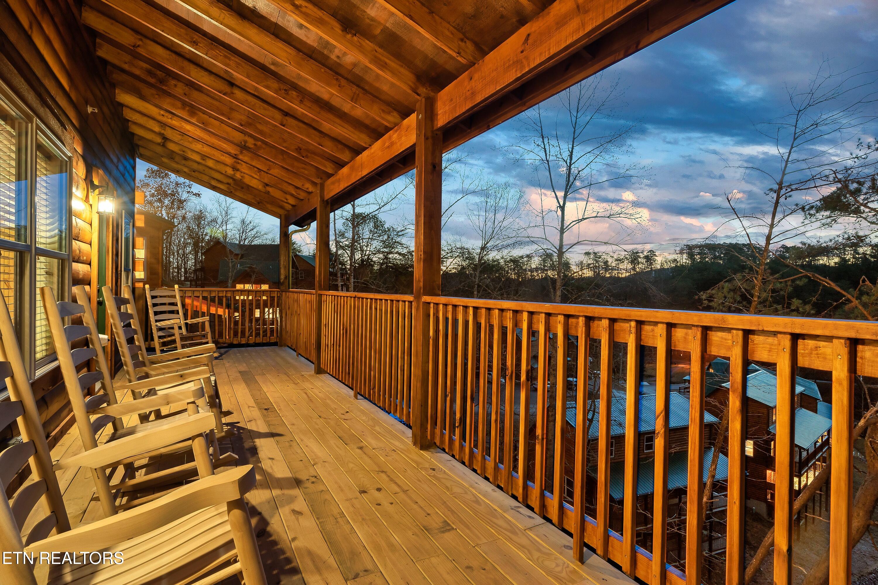 809 String Run Way Pigeon Forge TN 37863