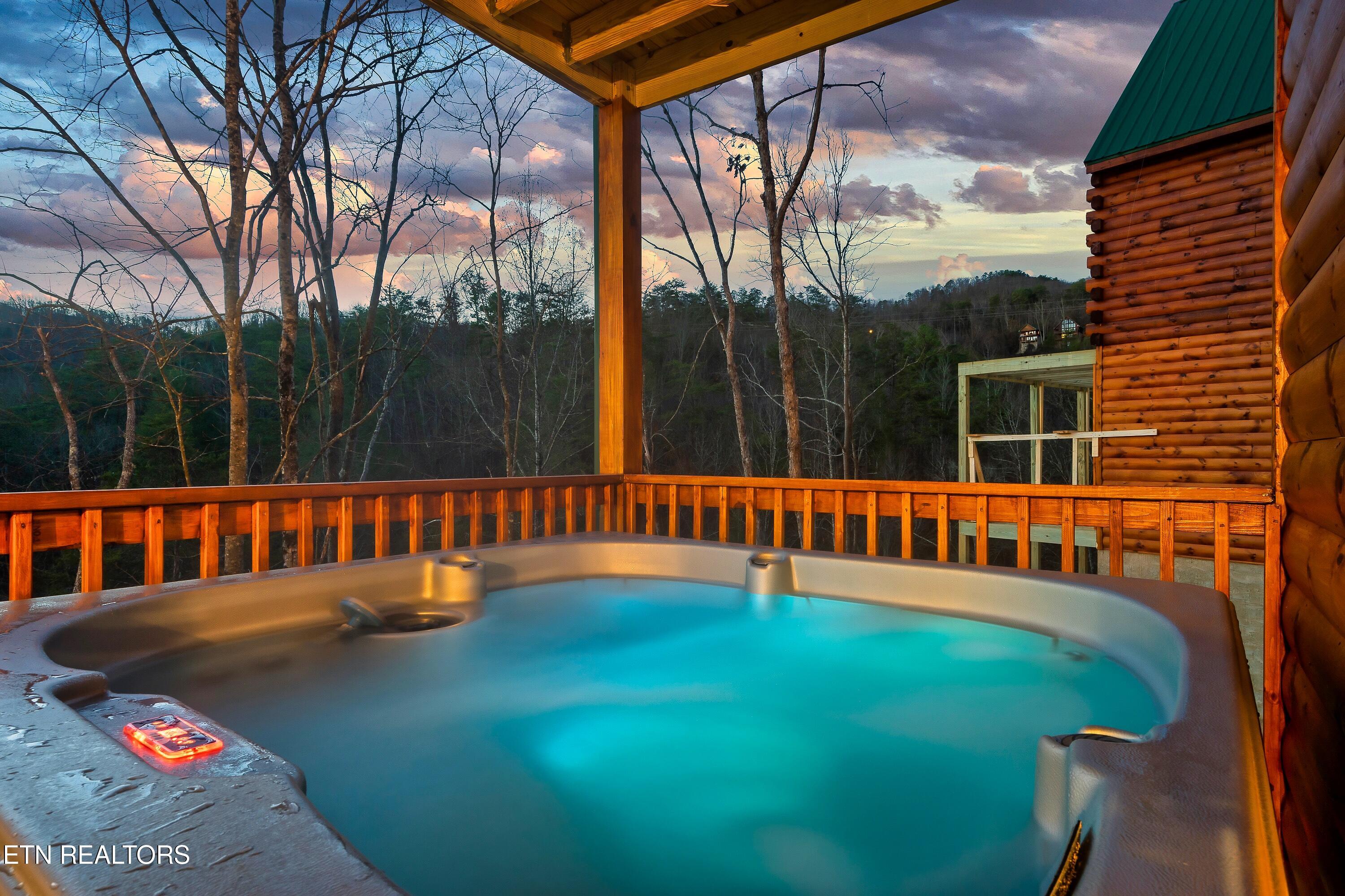 809 String Run Way Pigeon Forge TN 37863