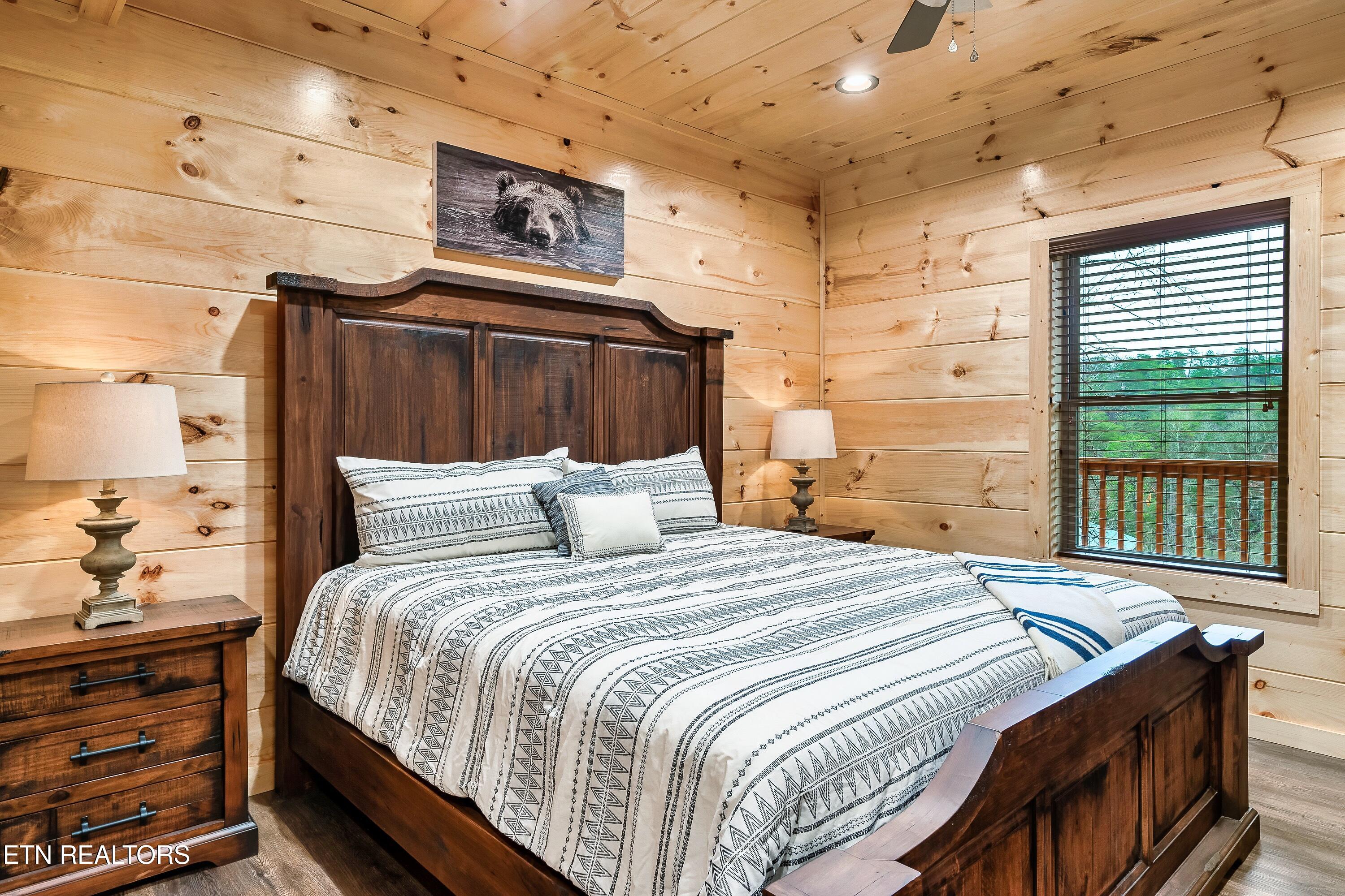 809 String Run Way Pigeon Forge TN 37863