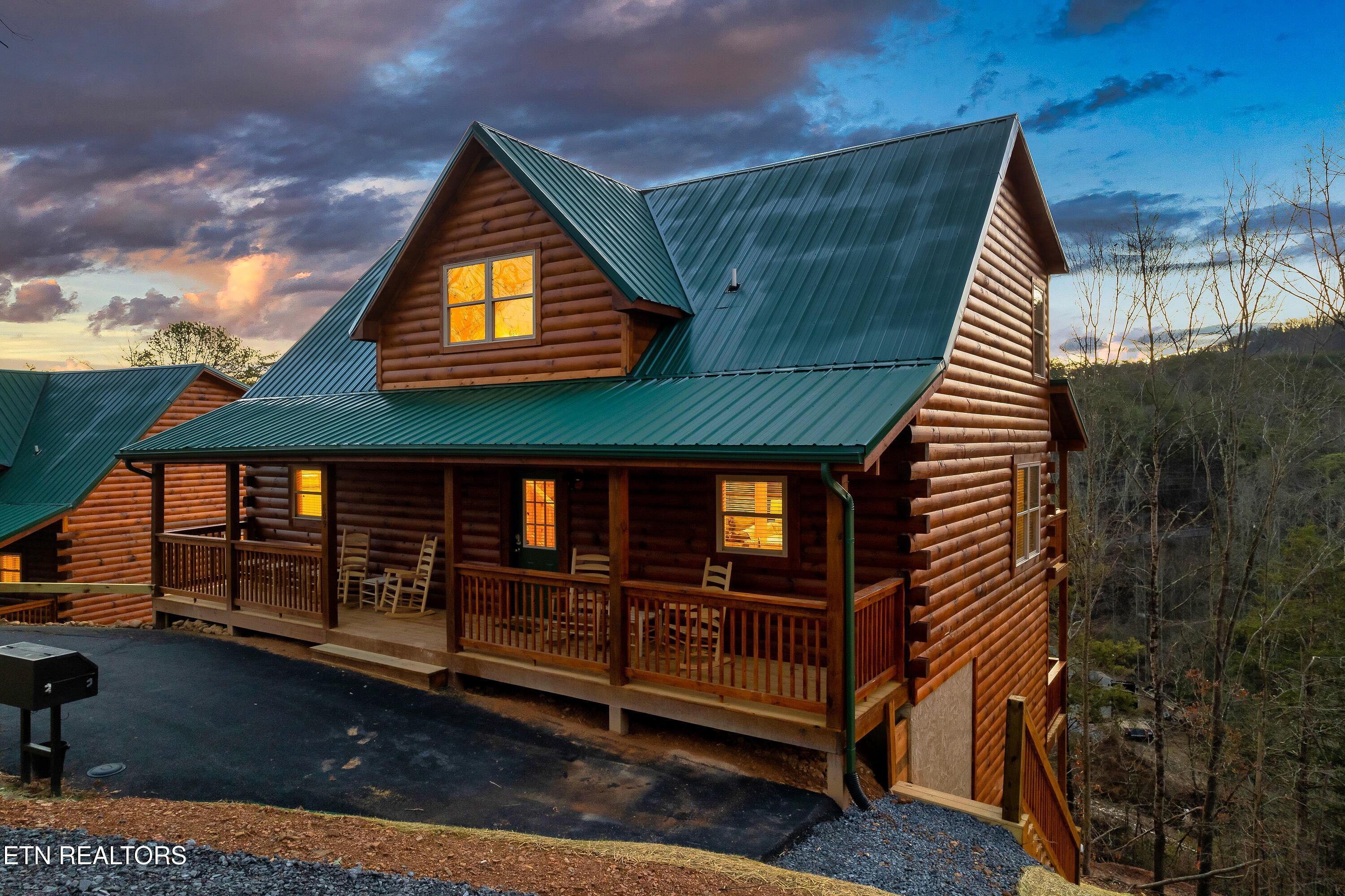 809 String Run Way Pigeon Forge TN 37863
