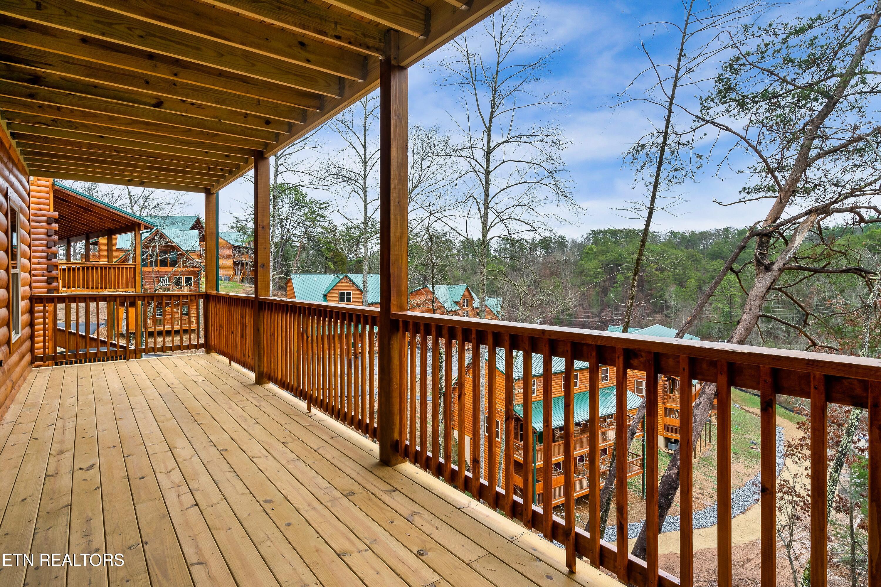 809 String Run Way Pigeon Forge TN 37863