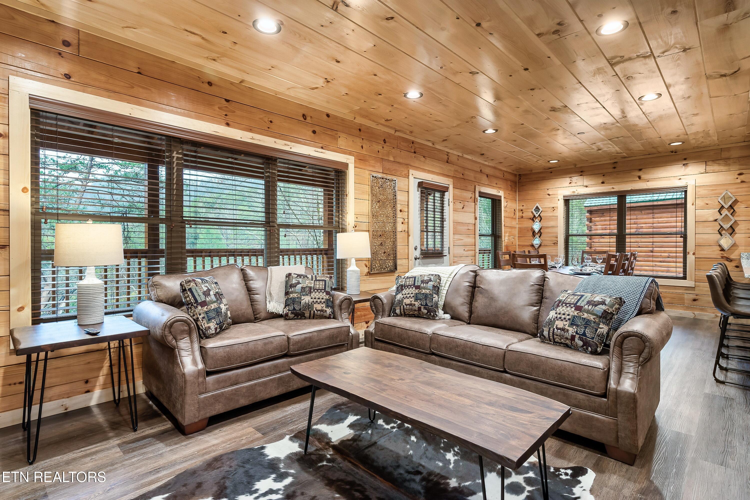 809 String Run Way Pigeon Forge TN 37863