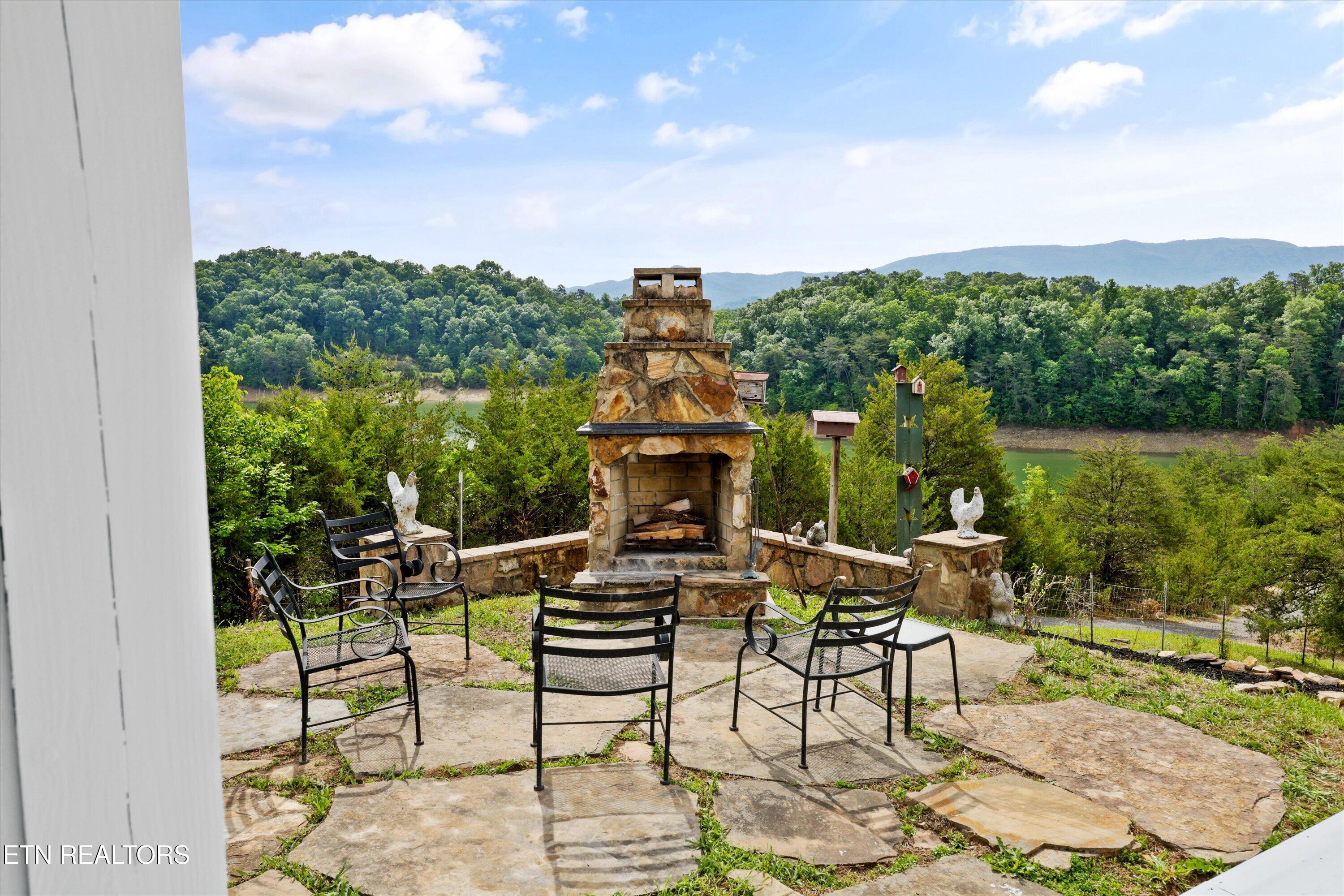 220 Very Old Barton Trail Dandridge TN 37725
