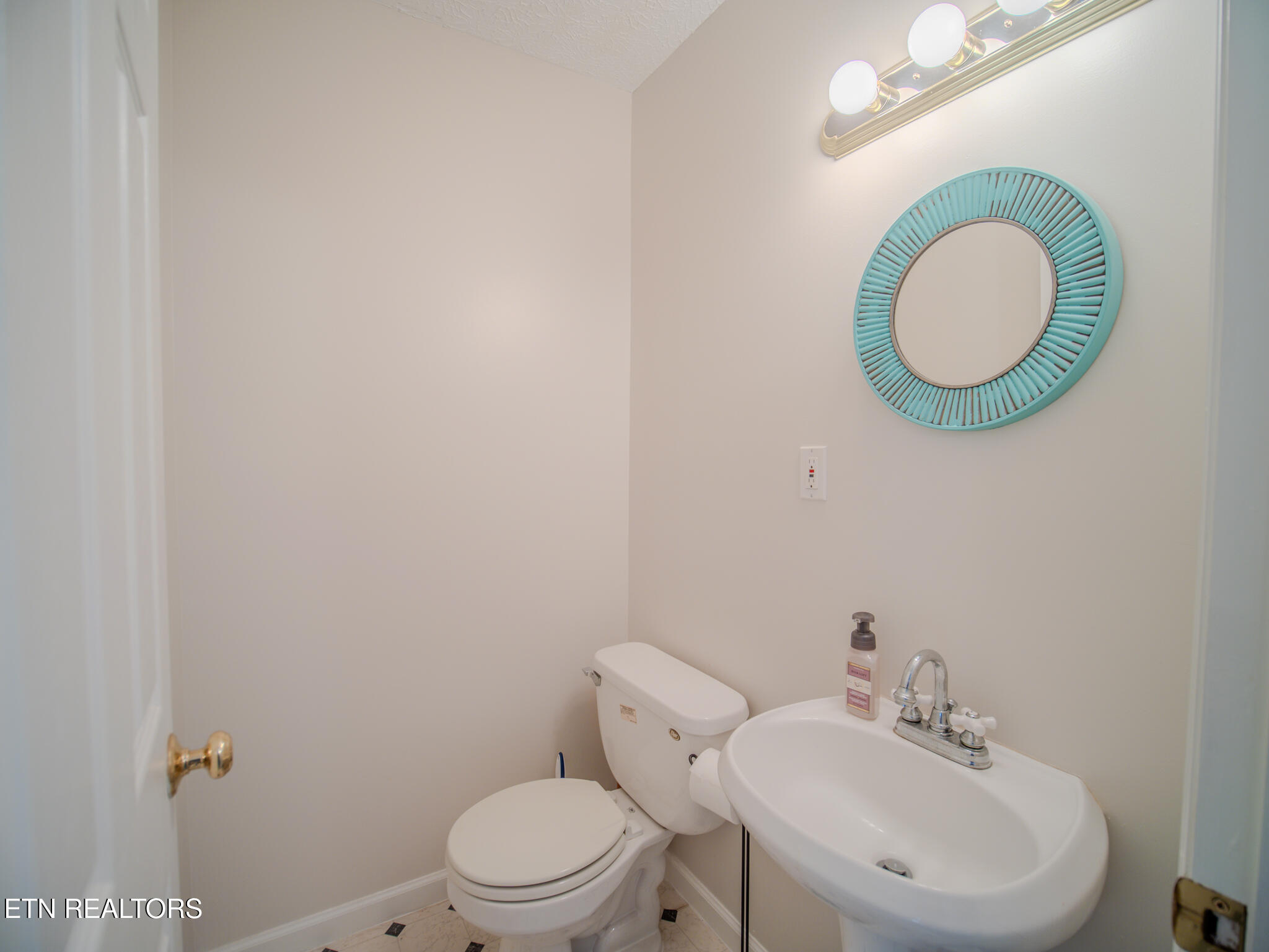 624 Tate Trotter Road Powell TN 37849