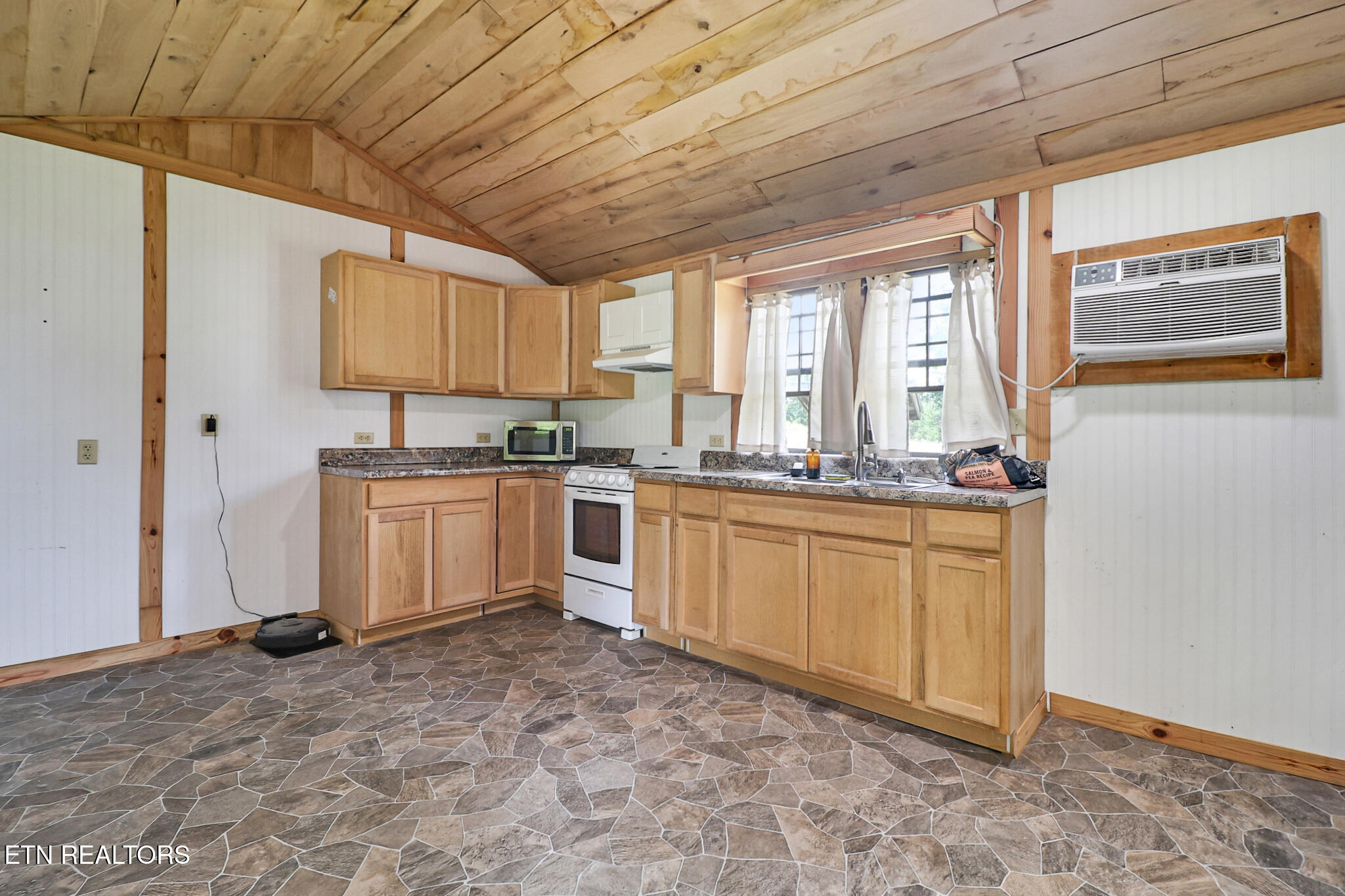 527 Stilts Lane Jamestown TN 38556