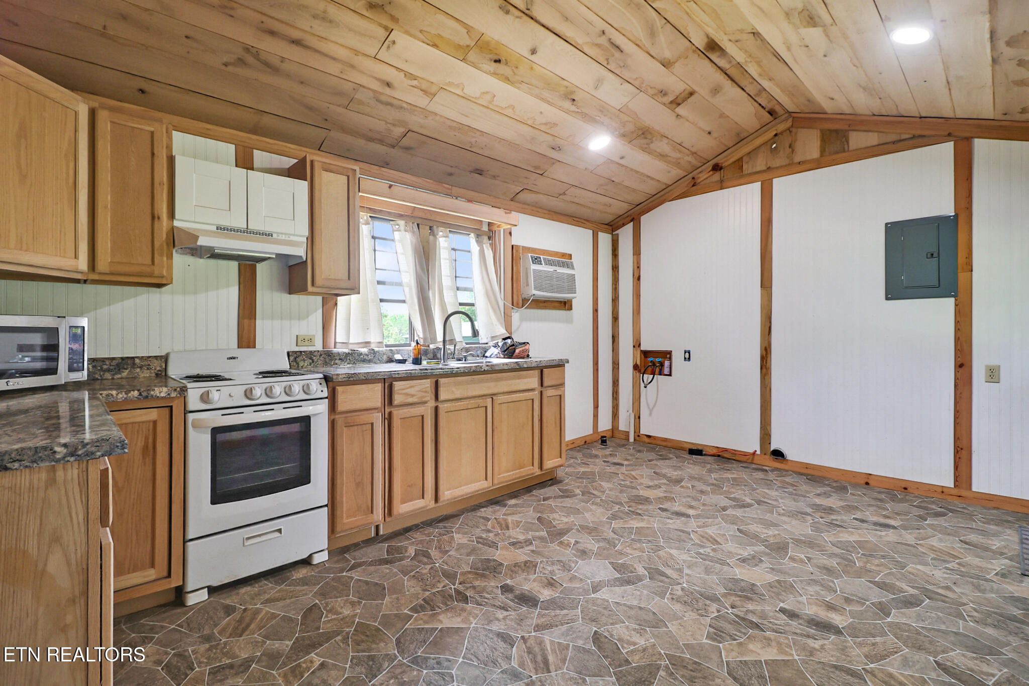 527 Stilts Lane Jamestown TN 38556