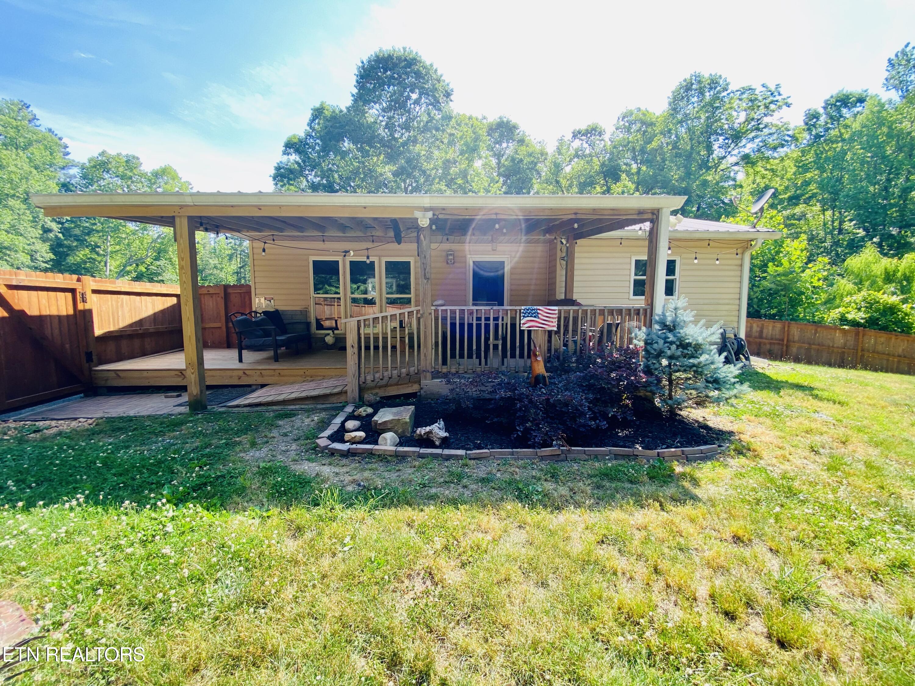 207 Blackburn Lane Lenoir City TN 37771