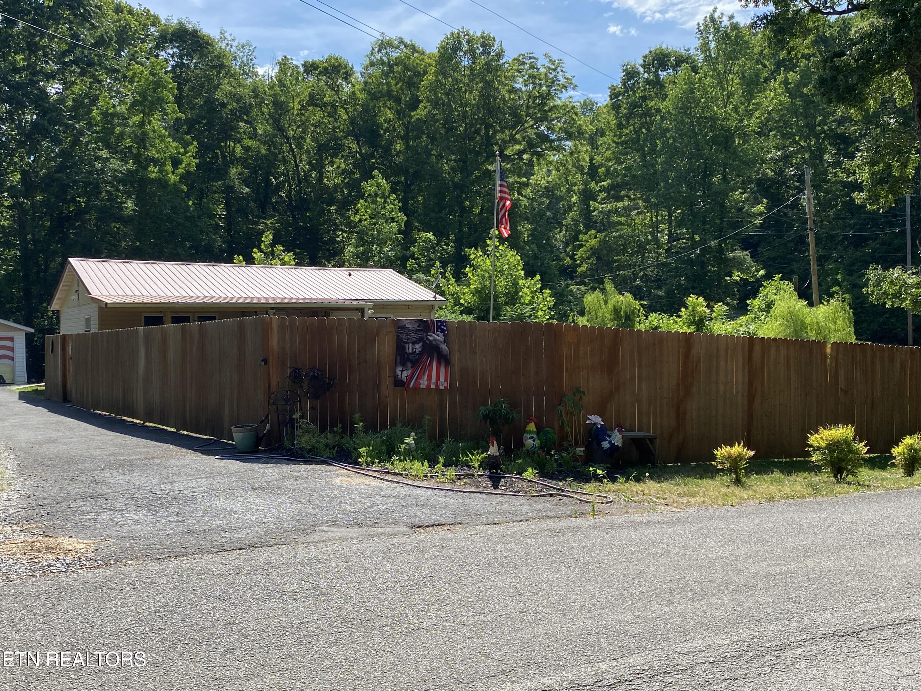 207 Blackburn Lane Lenoir City TN 37771