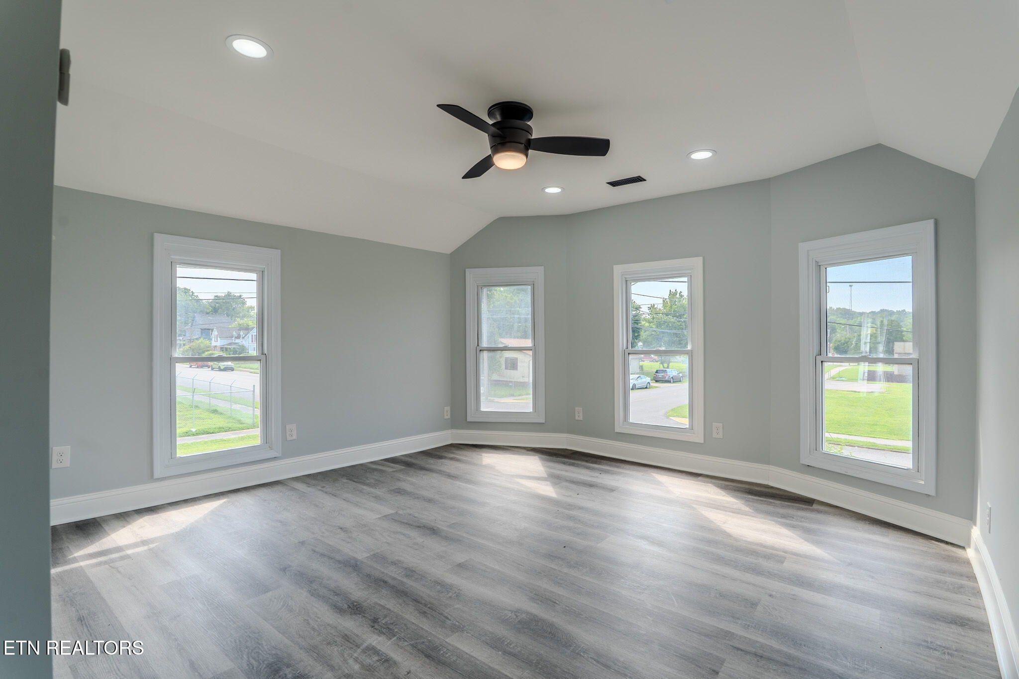 125 N Chamberlain Avenue Rockwood TN 37854