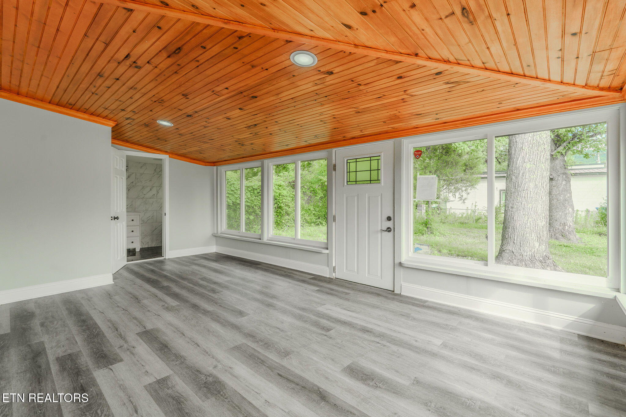 125 N Chamberlain Avenue Rockwood TN 37854