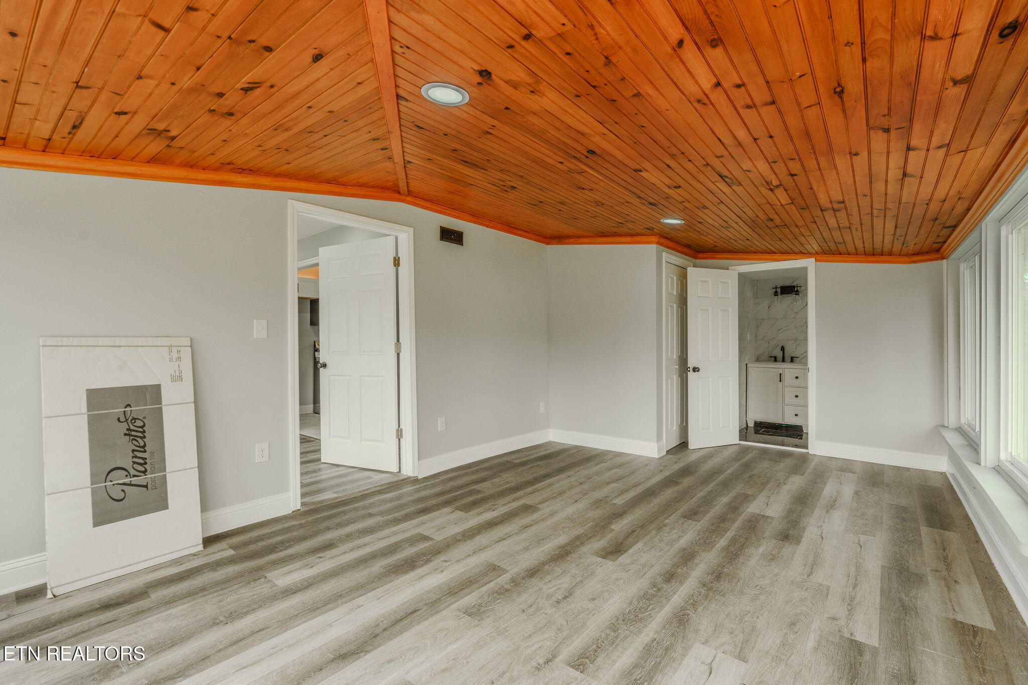 125 N Chamberlain Avenue Rockwood TN 37854