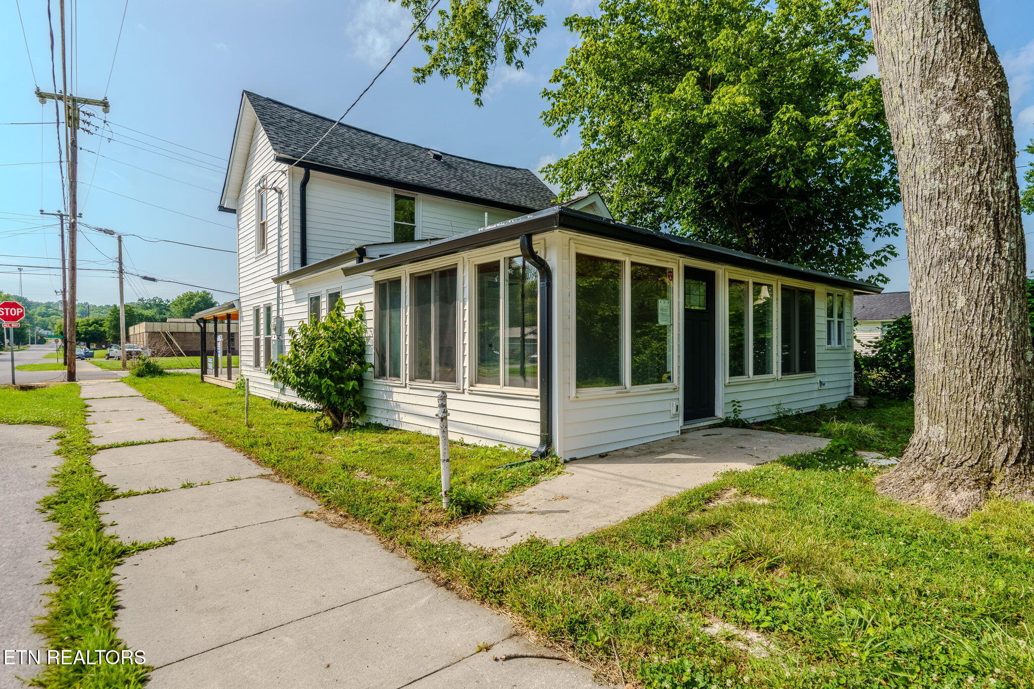 125 N Chamberlain Avenue Rockwood TN 37854