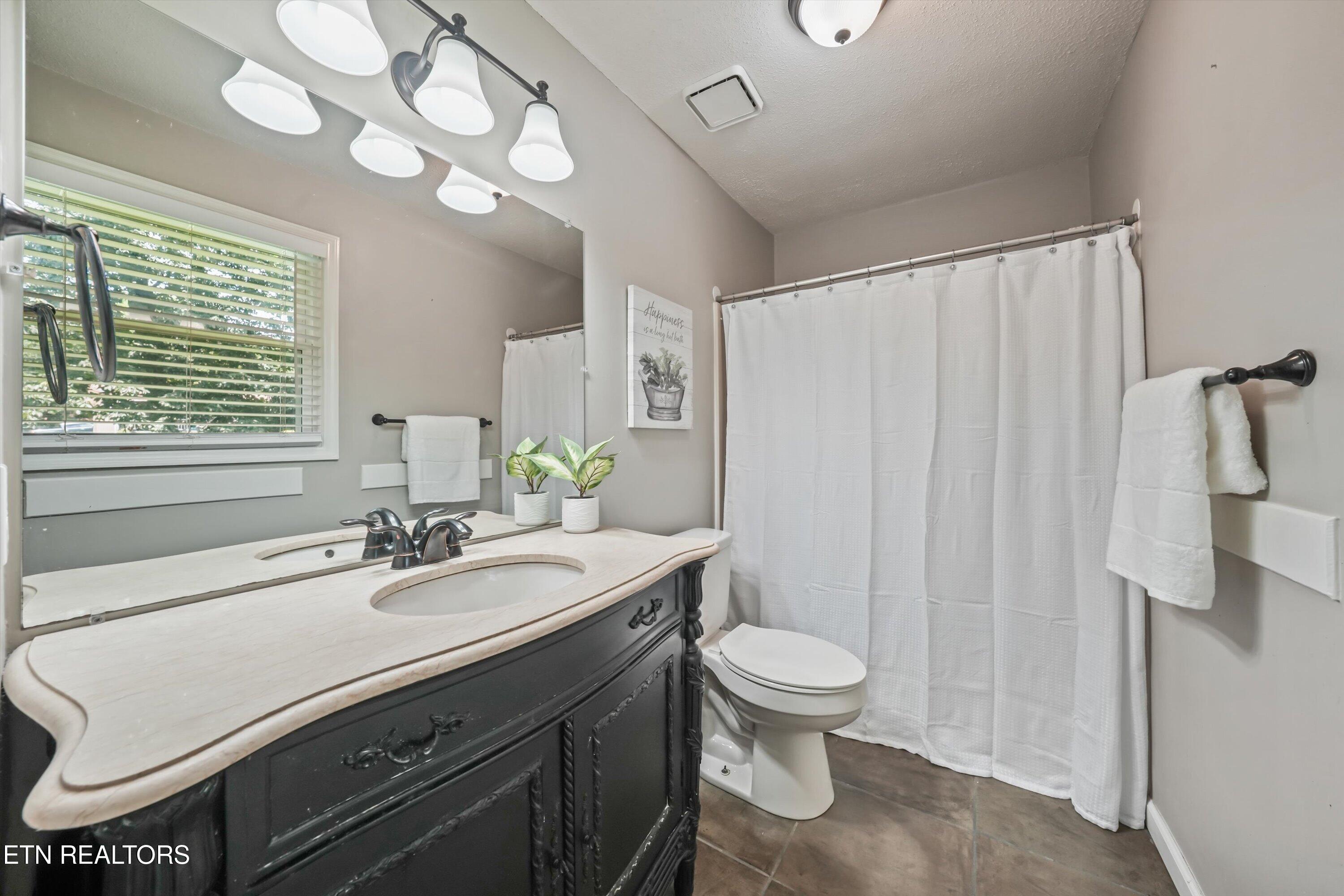 1308 Viking Drive Knoxville TN 37932