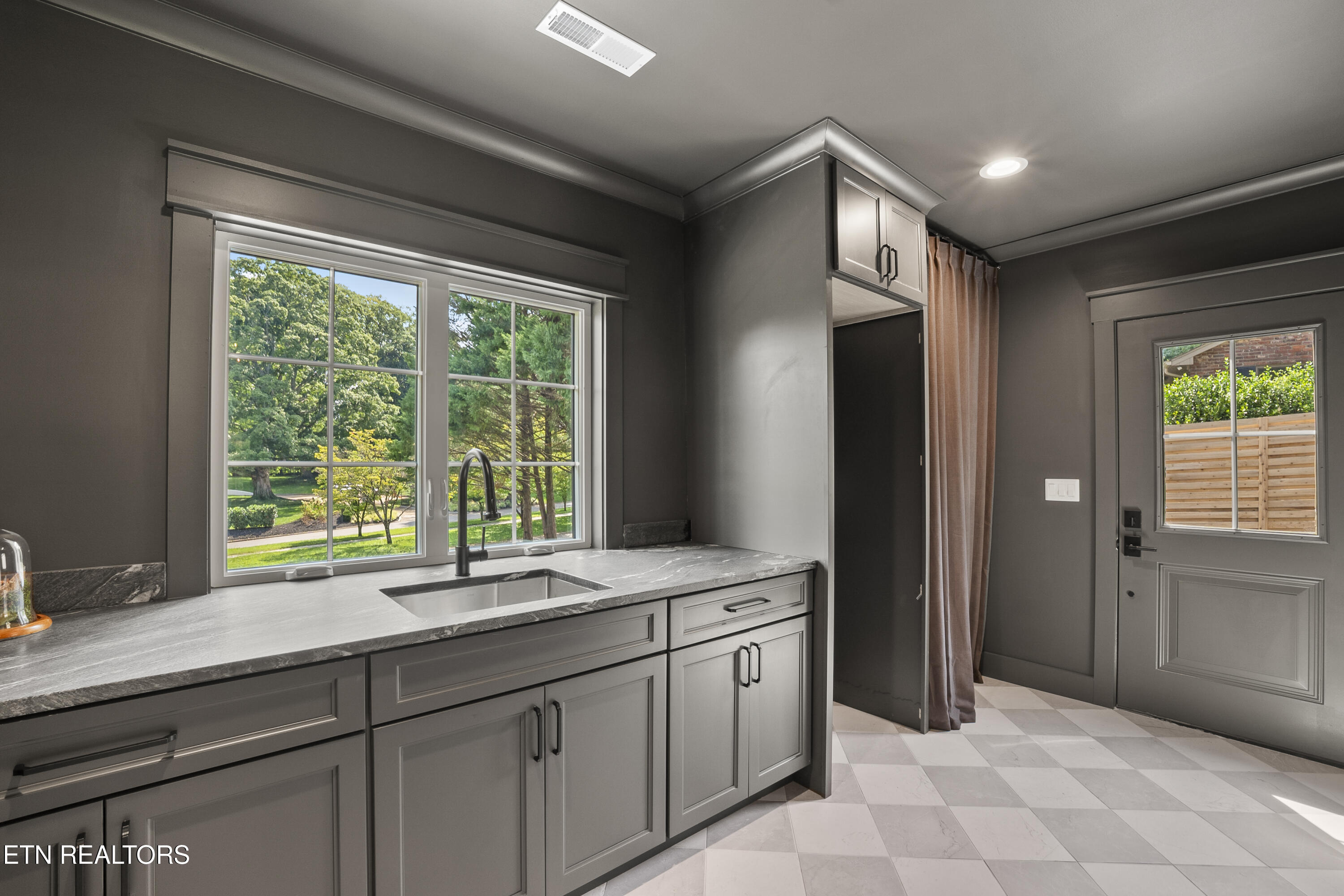 749 Cherokee Boulevard Knoxville TN 37919