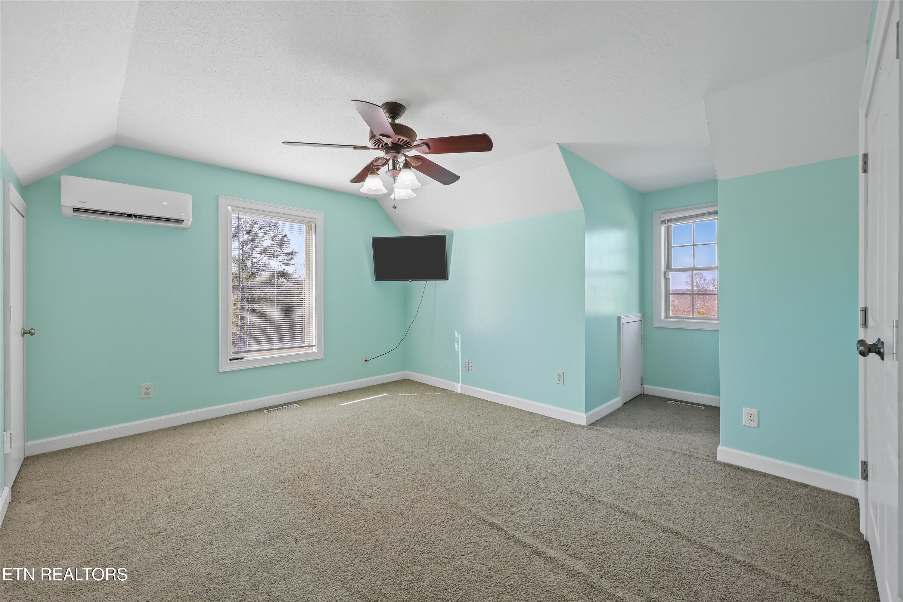 171 Wrenwood Way Greenback TN 37742