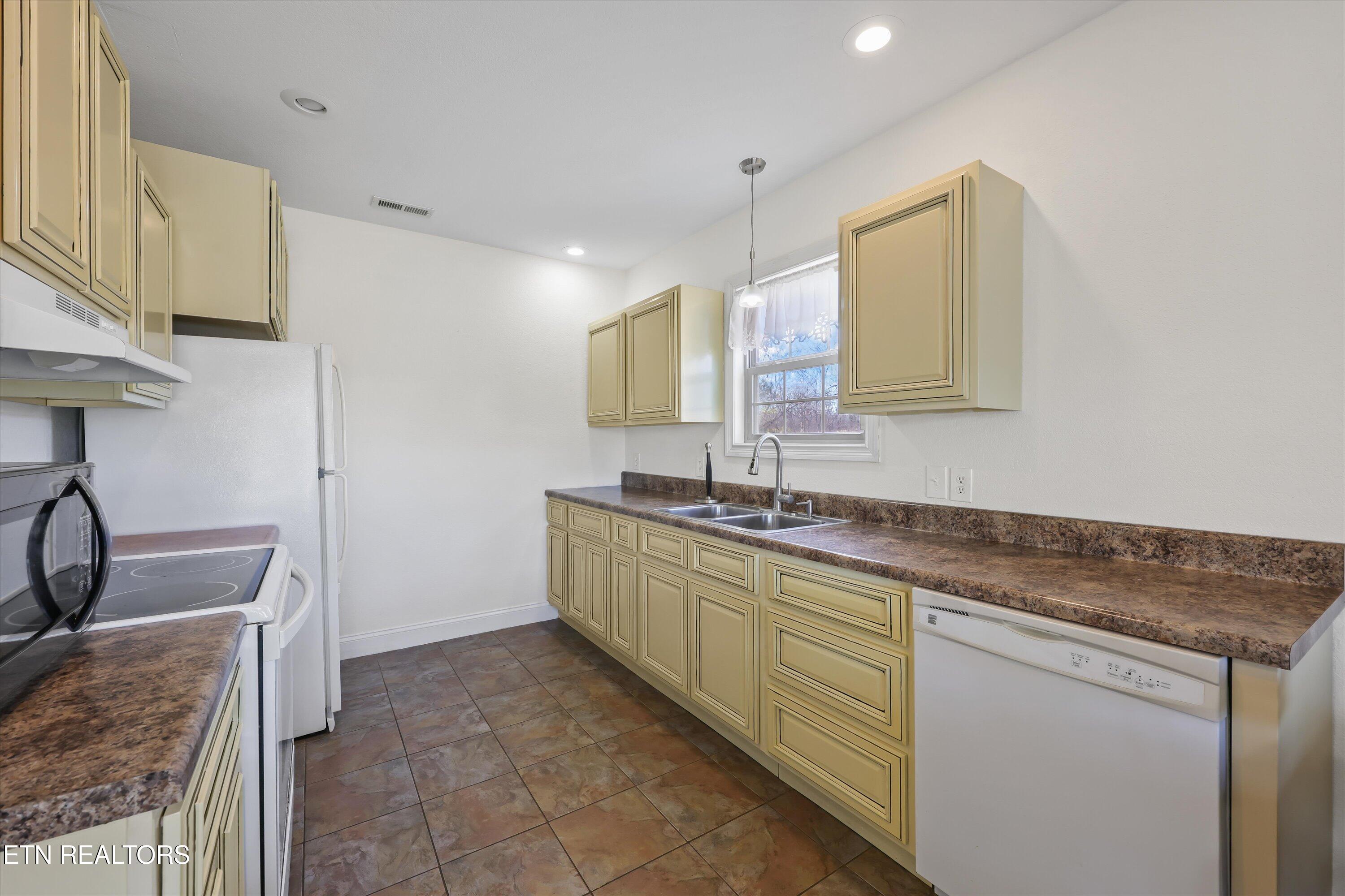 171 Wrenwood Way Greenback TN 37742