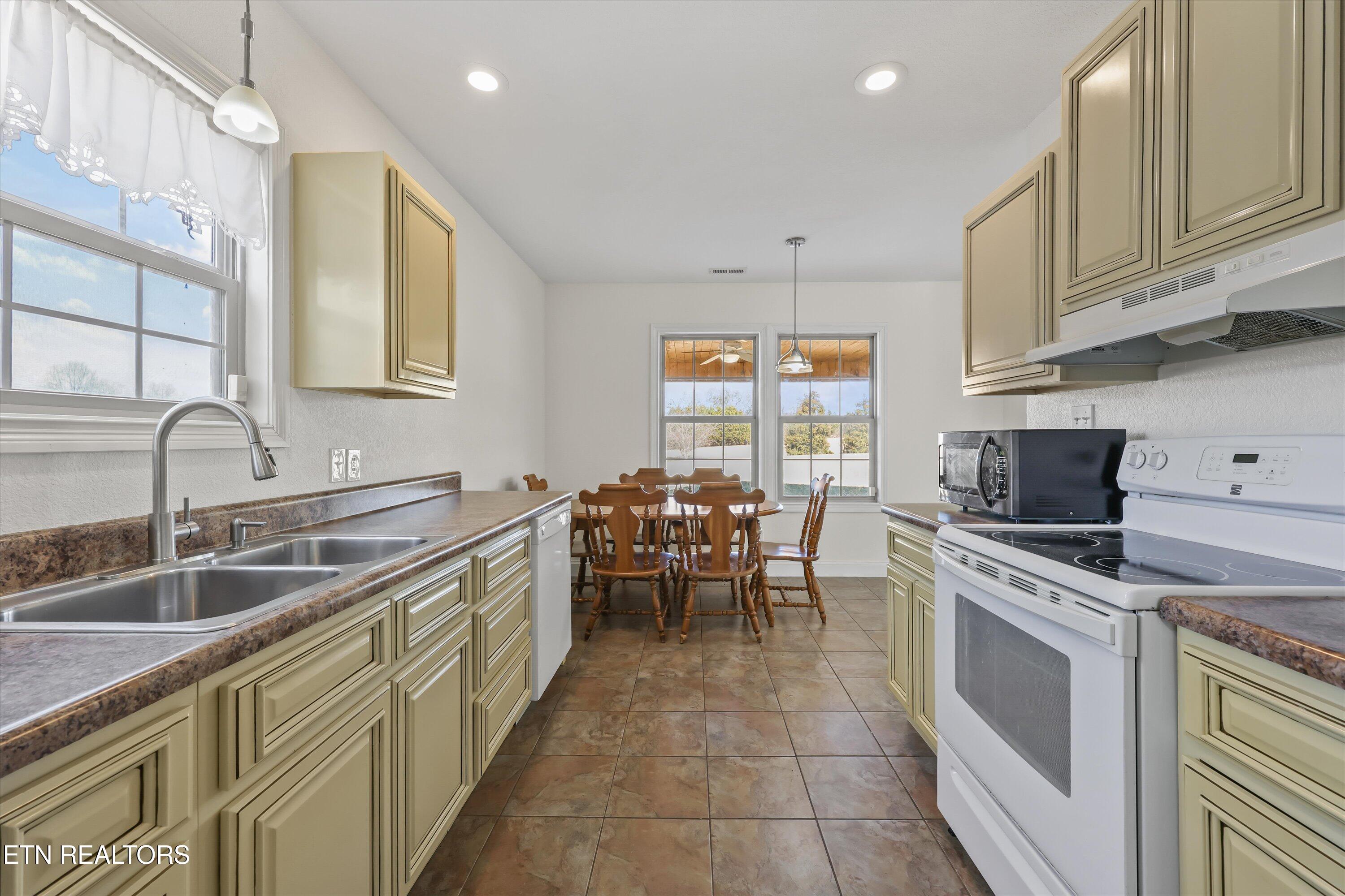 171 Wrenwood Way Greenback TN 37742