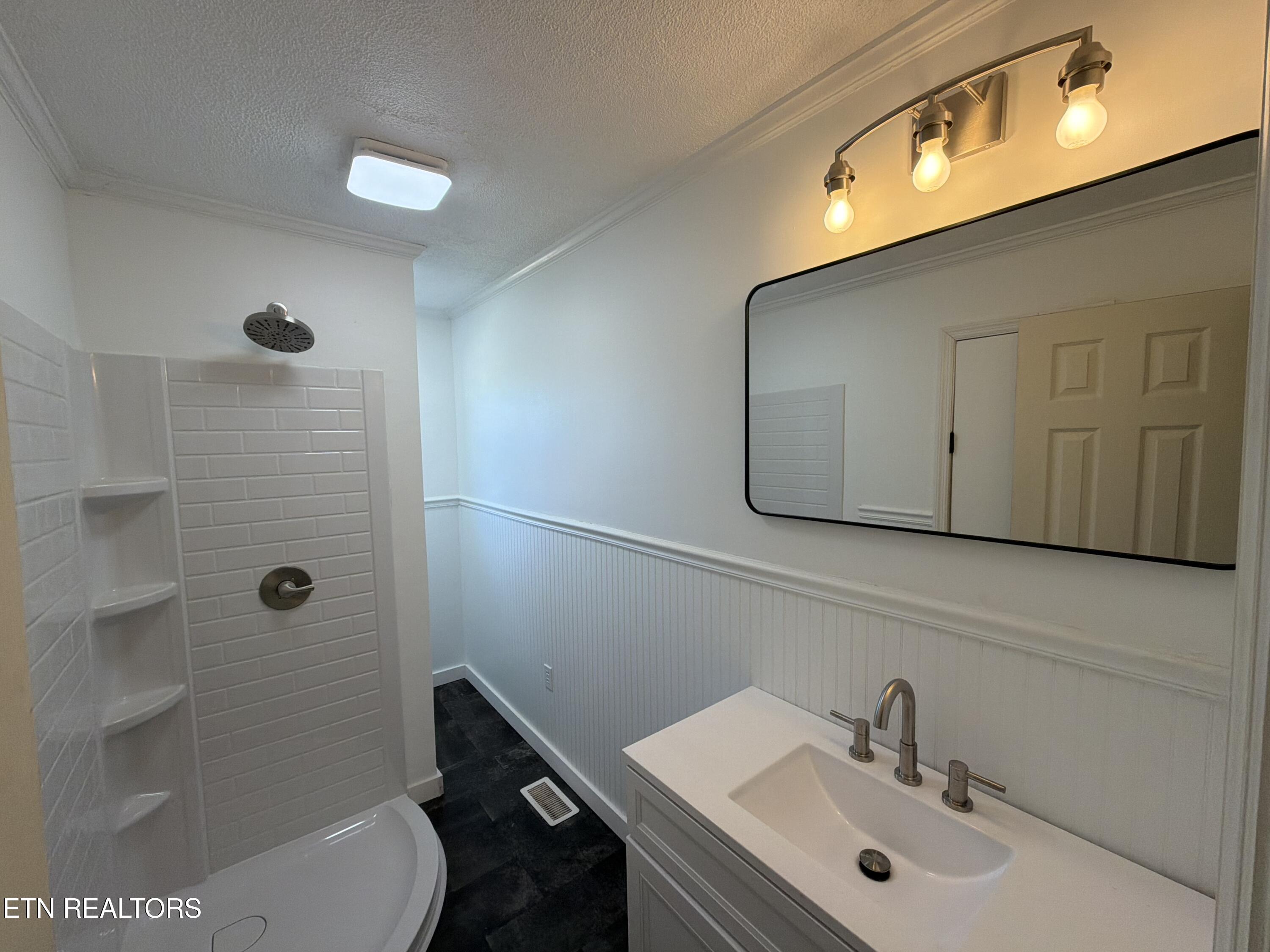 328 Peach Orchard Road Clinton TN 37716