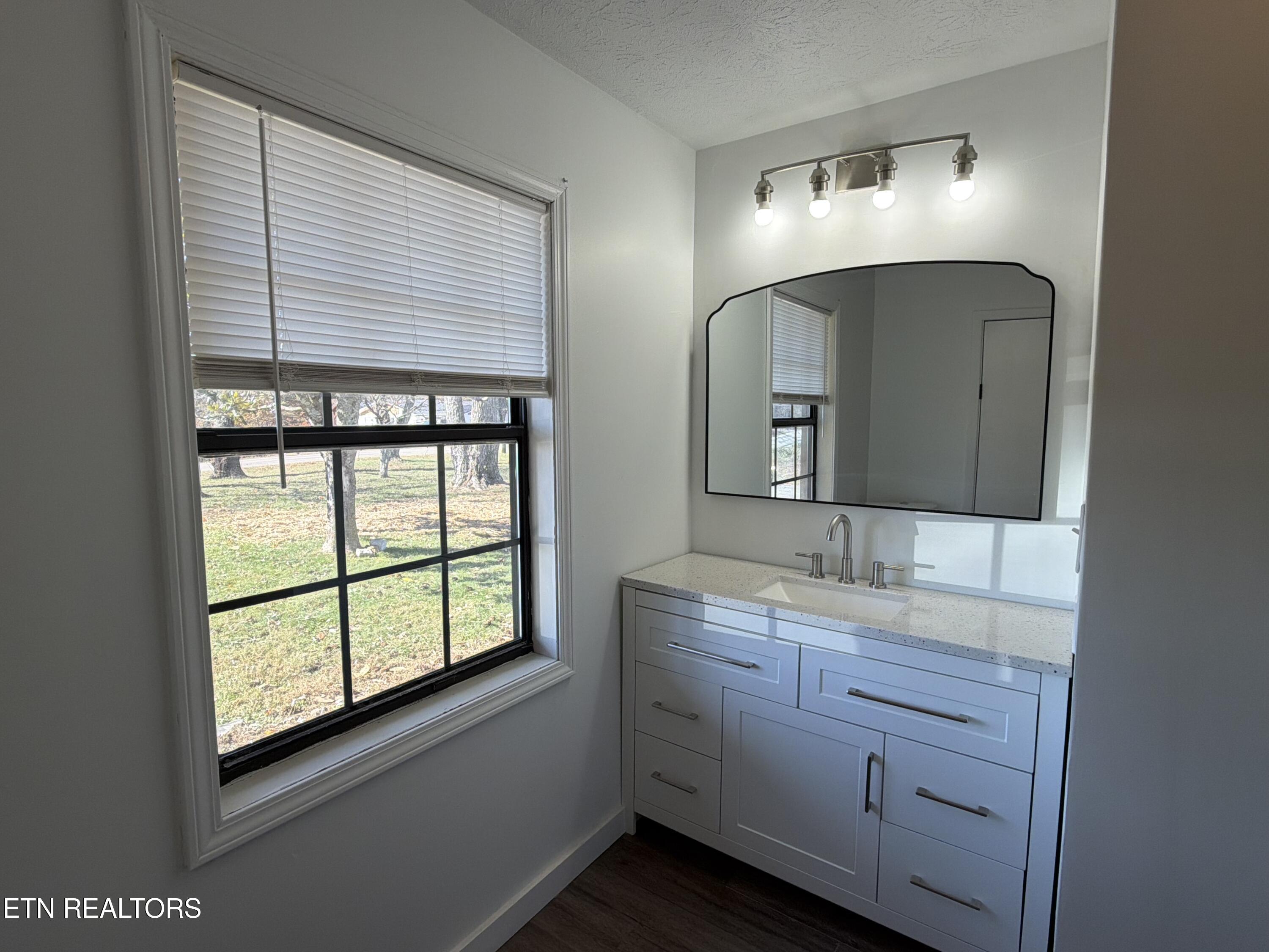 328 Peach Orchard Road Clinton TN 37716