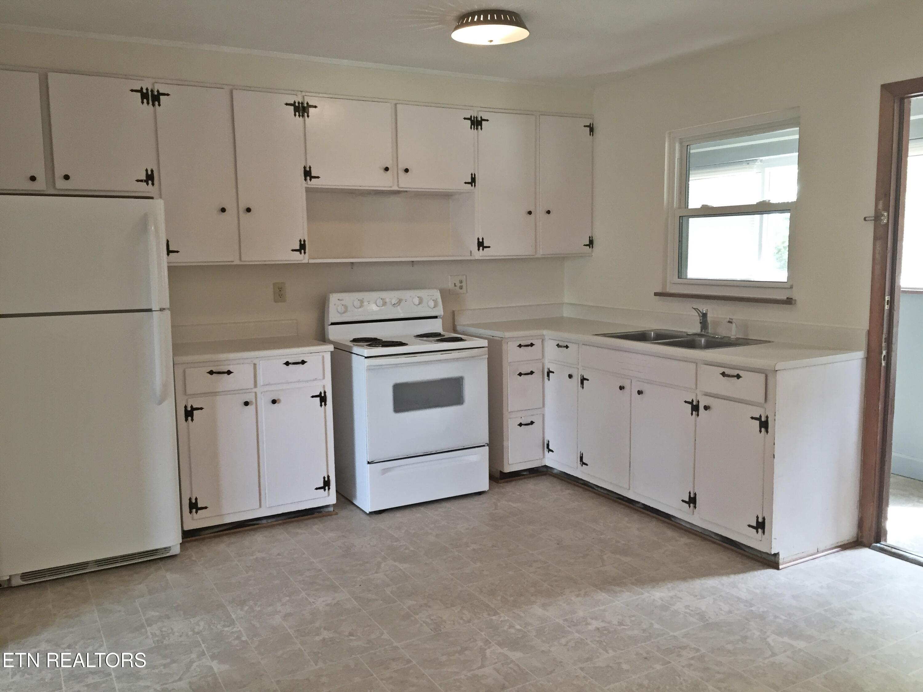 1910 E Broadway Avenue Maryville TN 37804