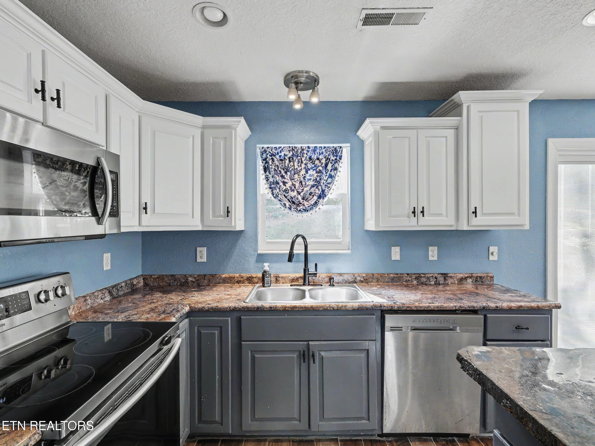 1351 Wisteria Lane Sevierville TN 37862