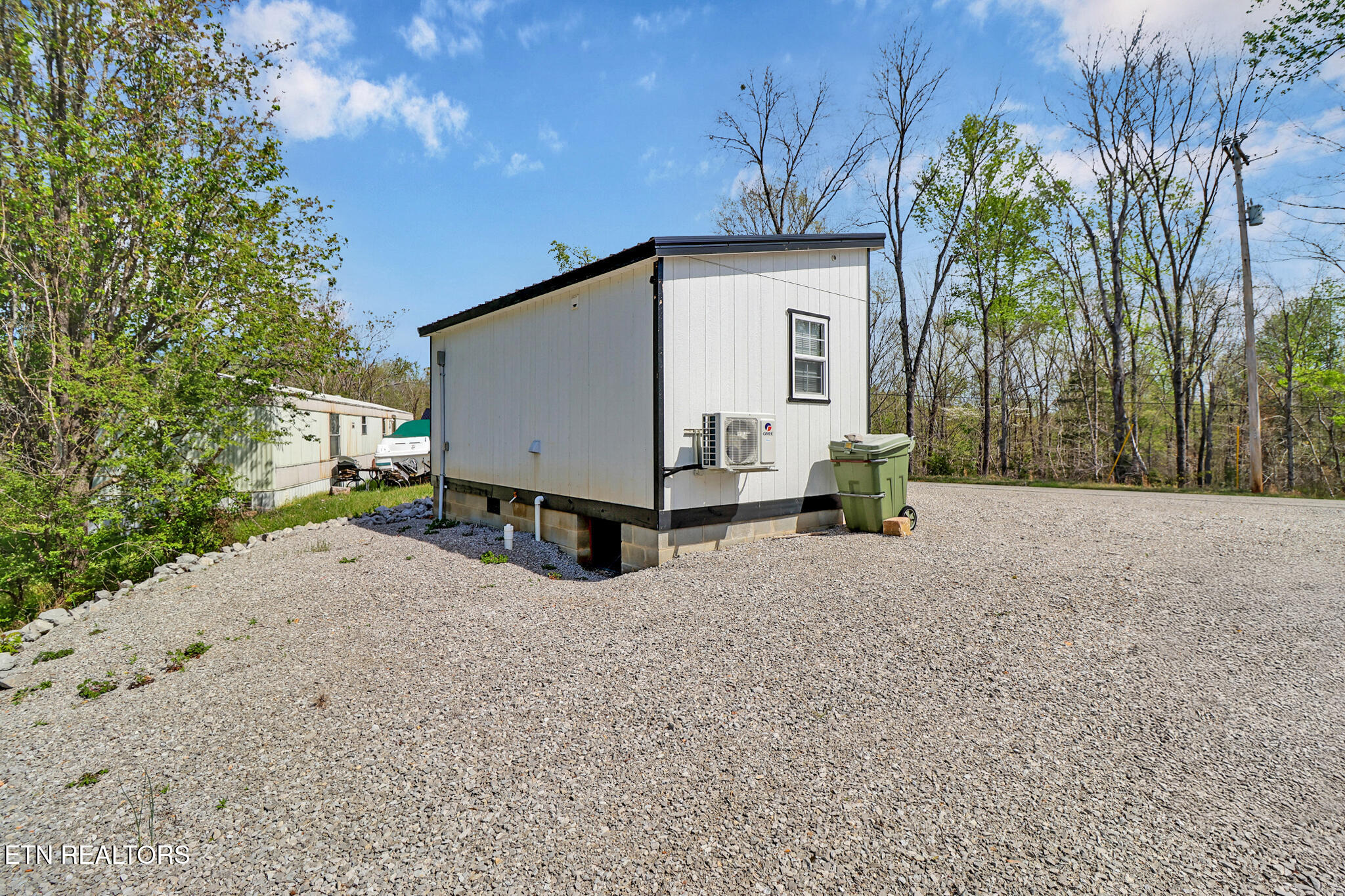 5087 Eagles Cove Road Byrdstown TN 38549