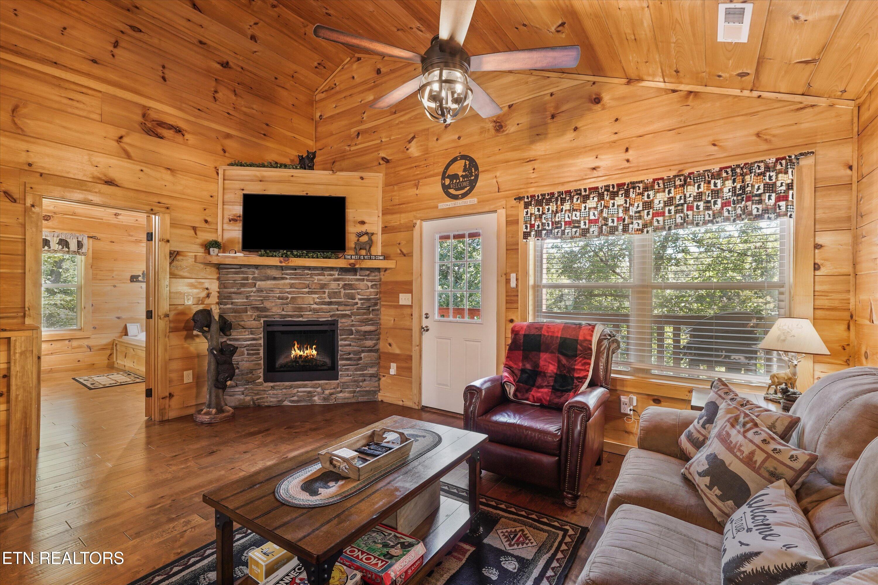 641 Country Oaks Drive Pigeon Forge TN 37863