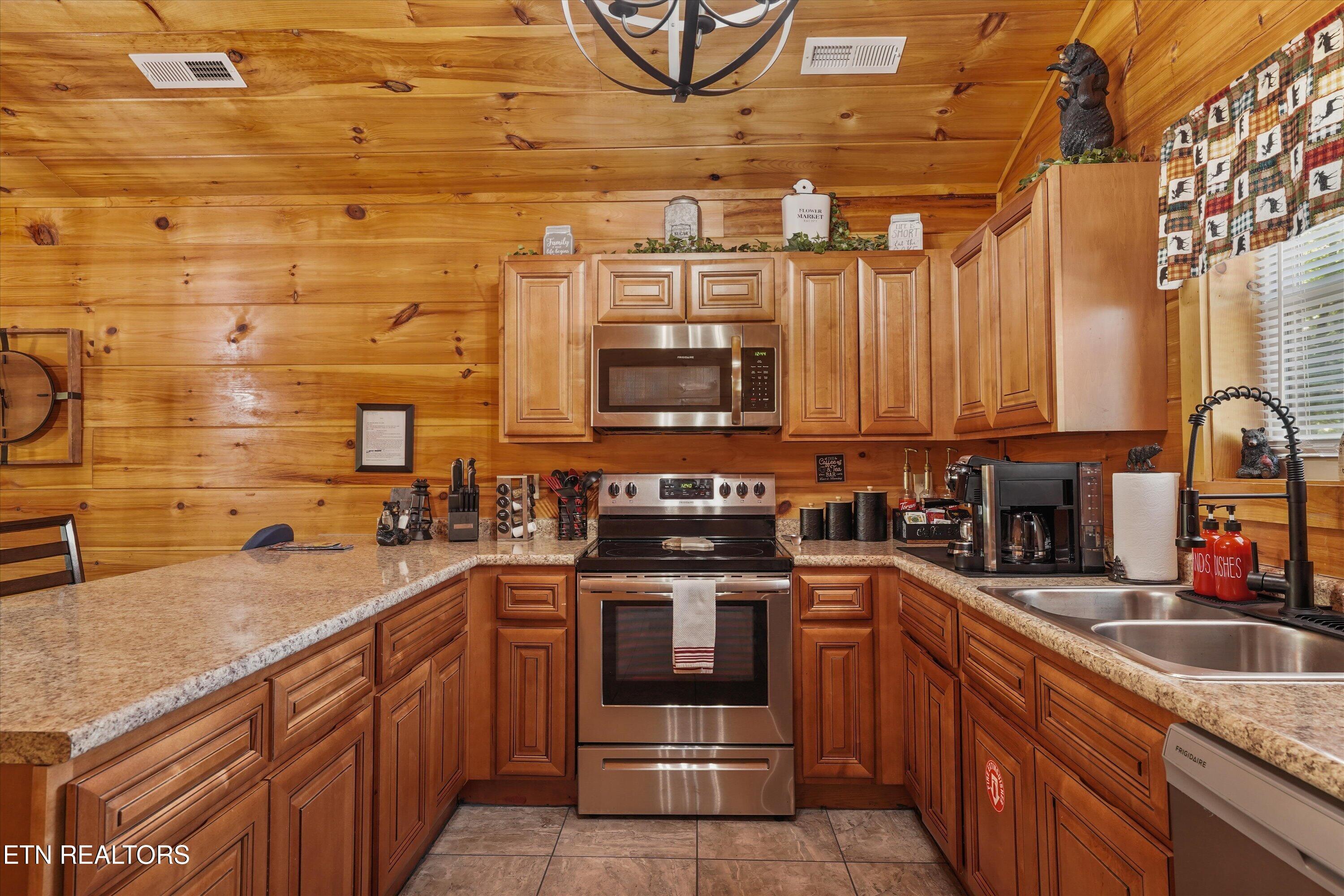 641 Country Oaks Drive Pigeon Forge TN 37863