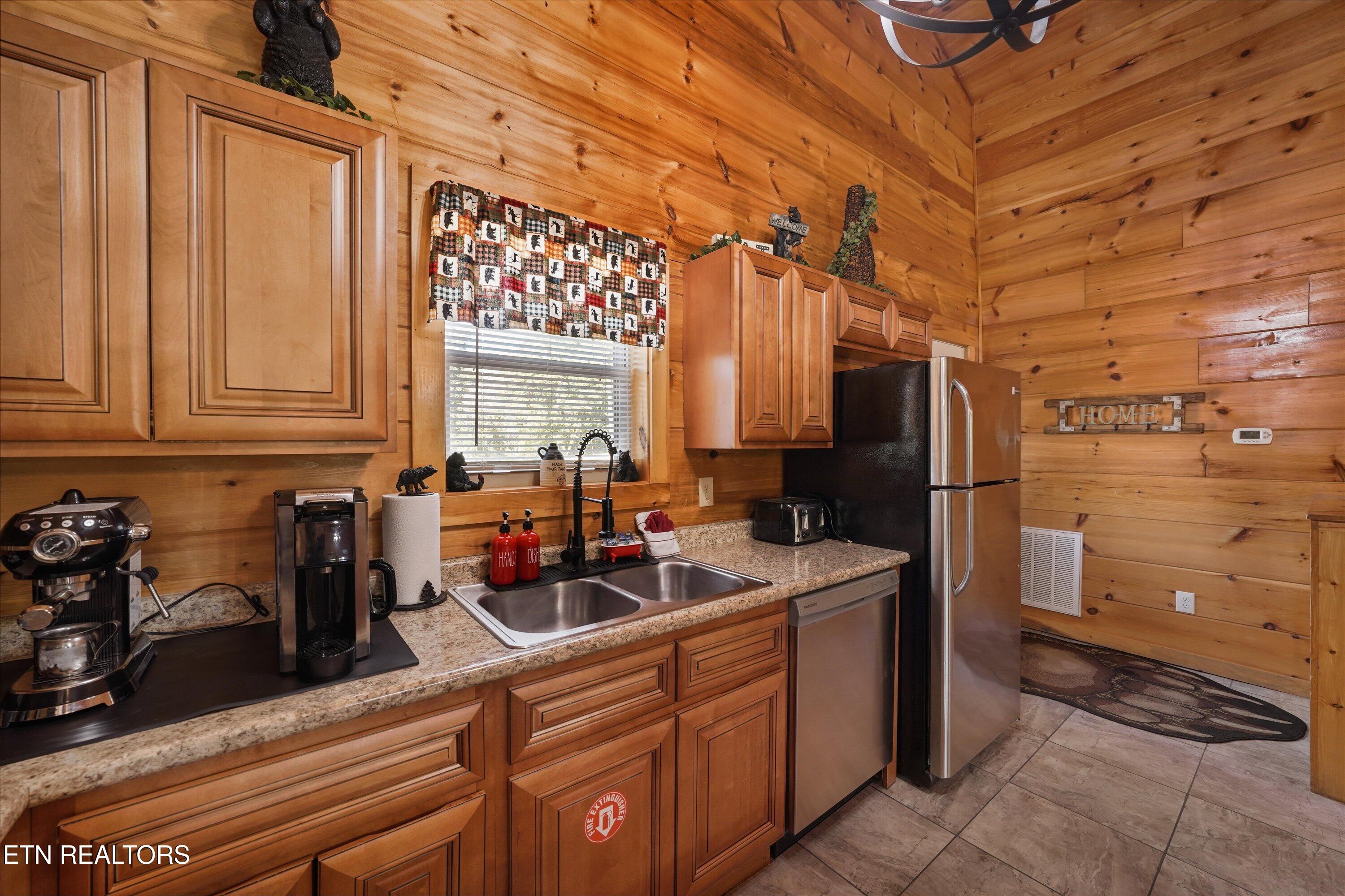 641 Country Oaks Drive Pigeon Forge TN 37863